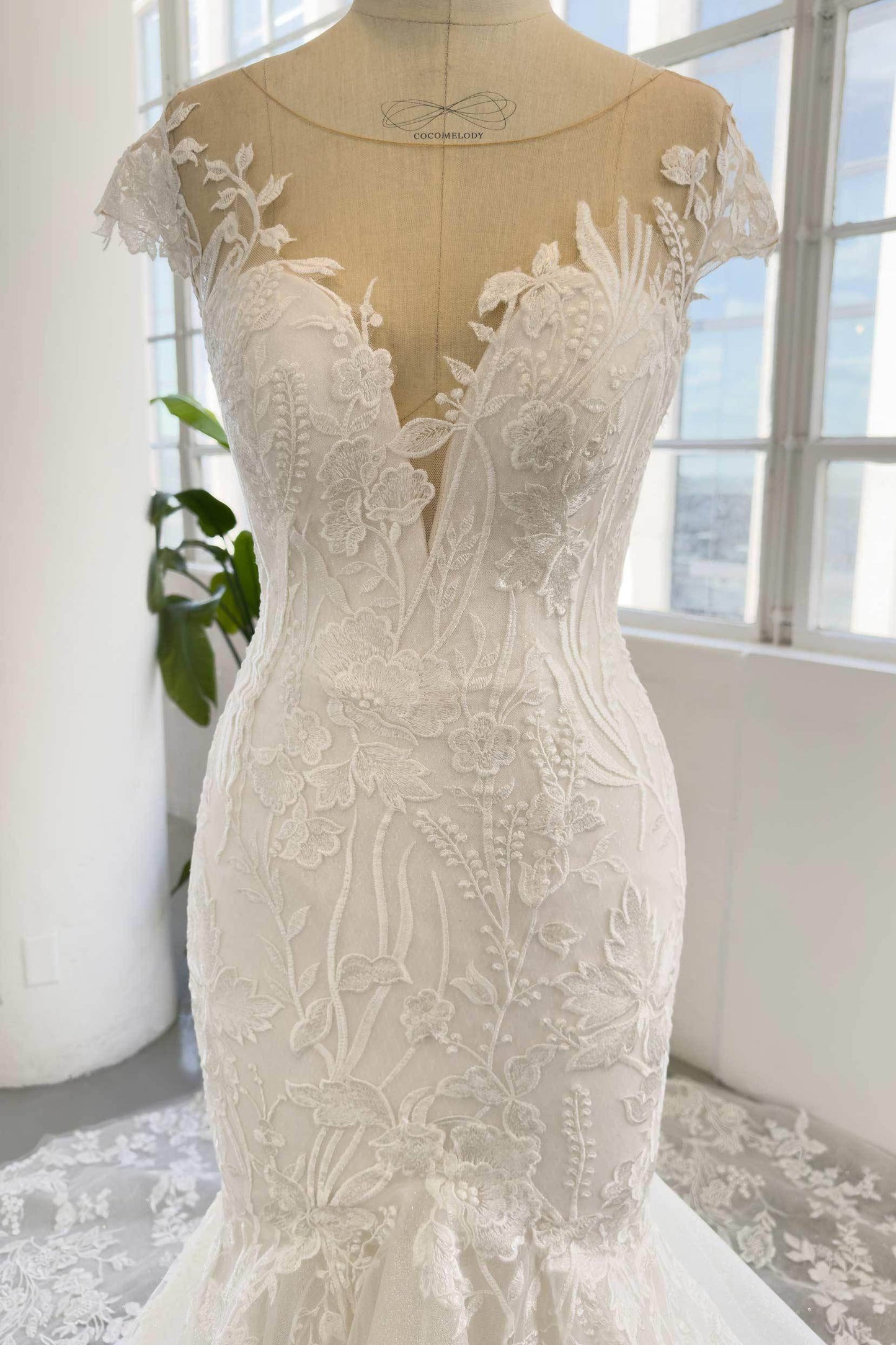 Trumpet-Mermaid Chapel Train Lace Tulle Wedding Dress CW3000 - COCOMELODY