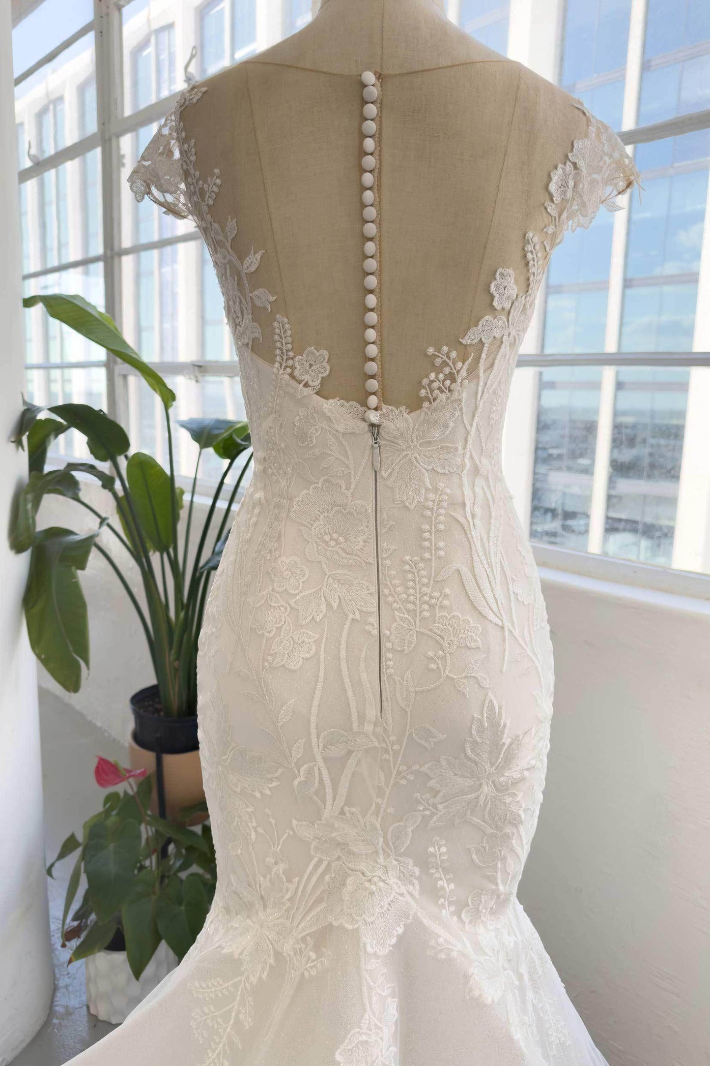 Trumpet-Mermaid Chapel Train Lace Tulle Wedding Dress CW3000 - COCOMELODY