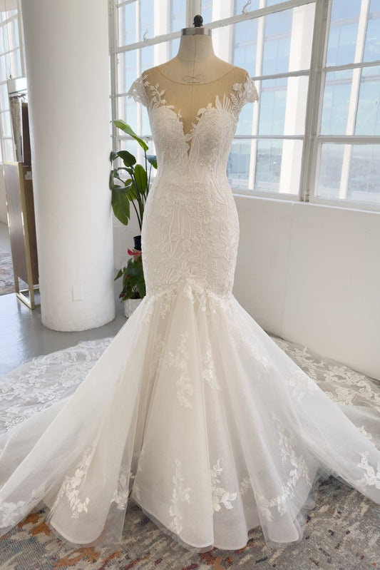 Trumpet-Mermaid Chapel Train Lace Tulle Wedding Dress CW3000