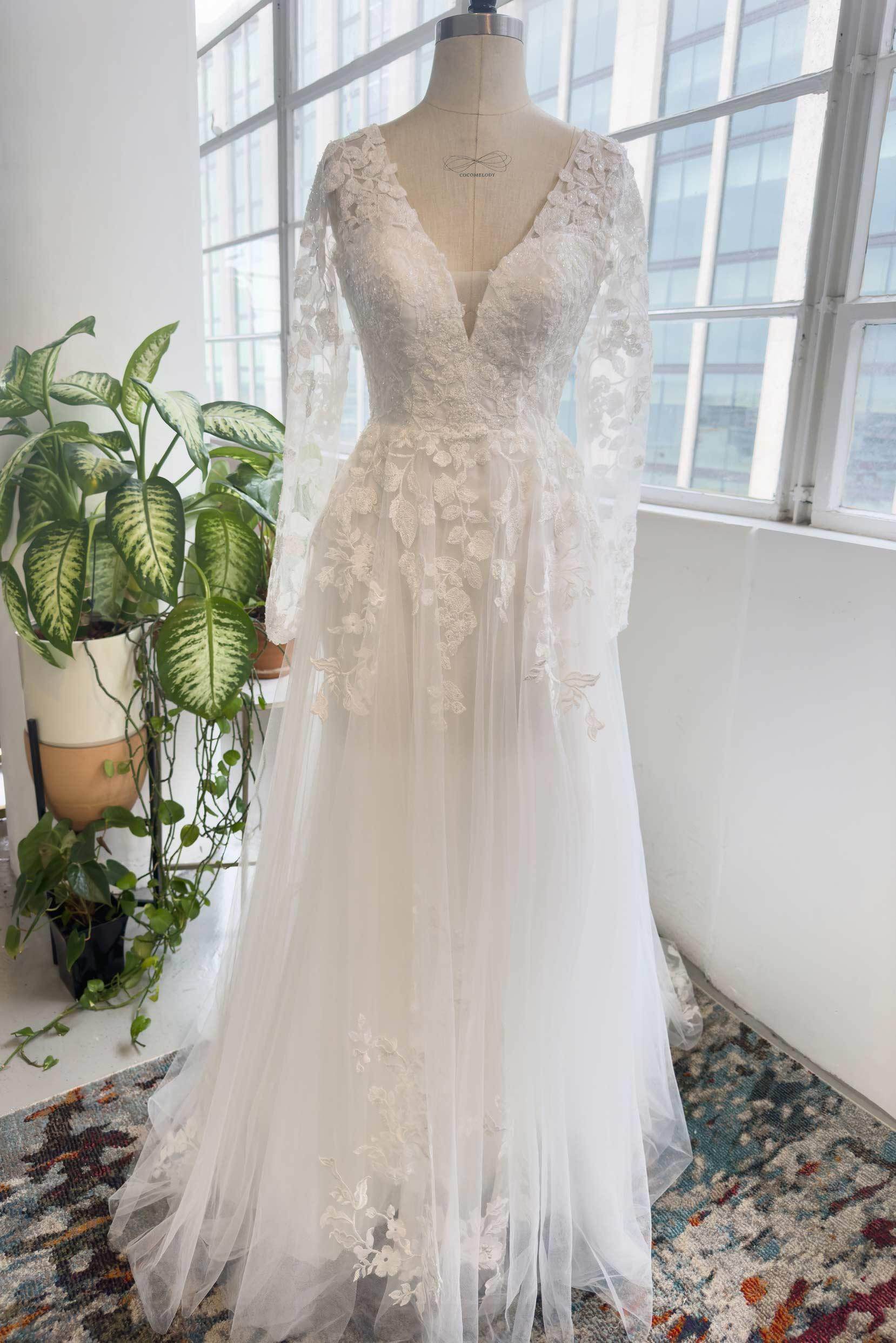A-Line Court Train Lace Tulle Wedding Dress CW2994 - COCOMELODY