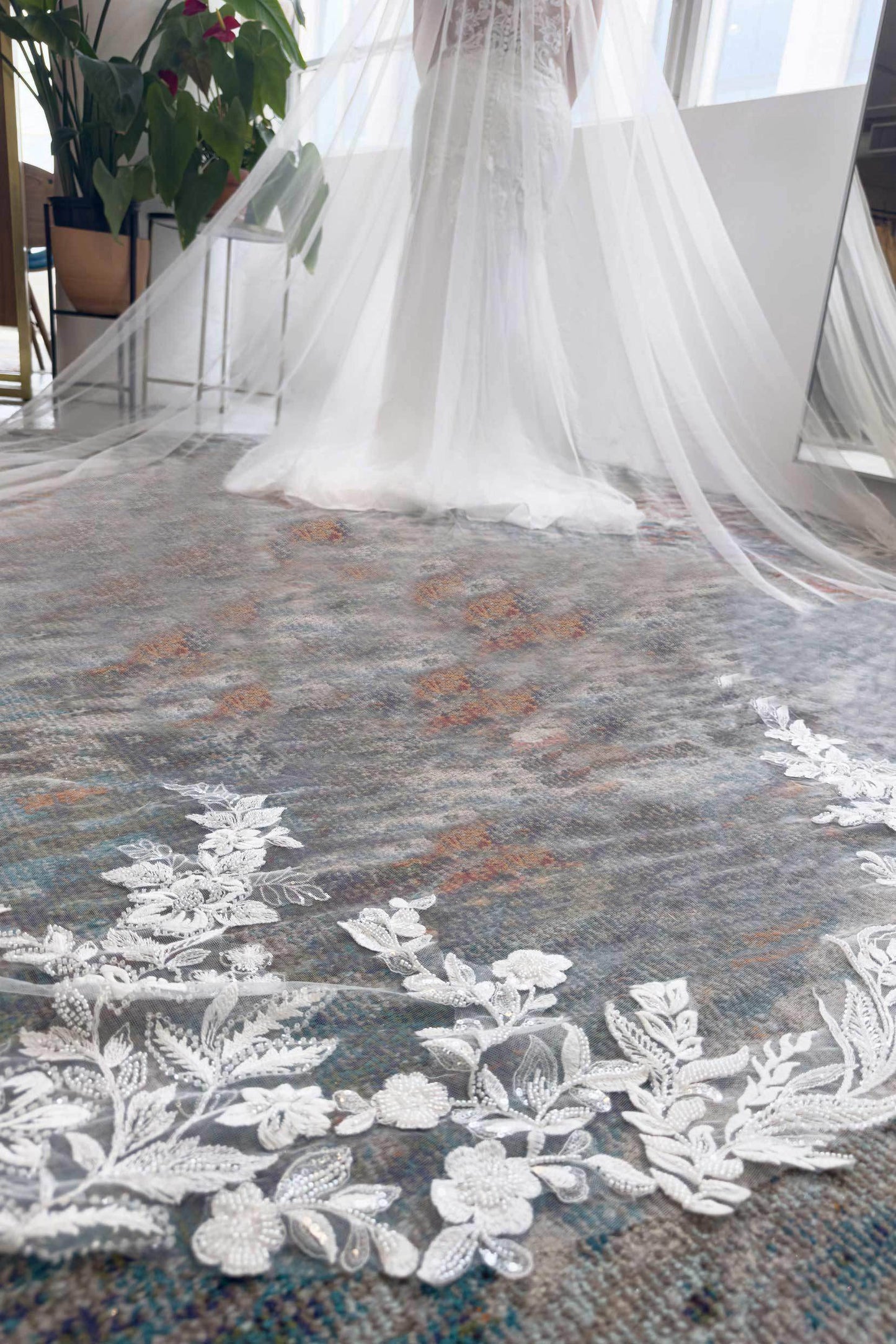 One-tier Lace Edge Lace Tulle Chapel Veils with Appliques CV0325 - COCOMELODY