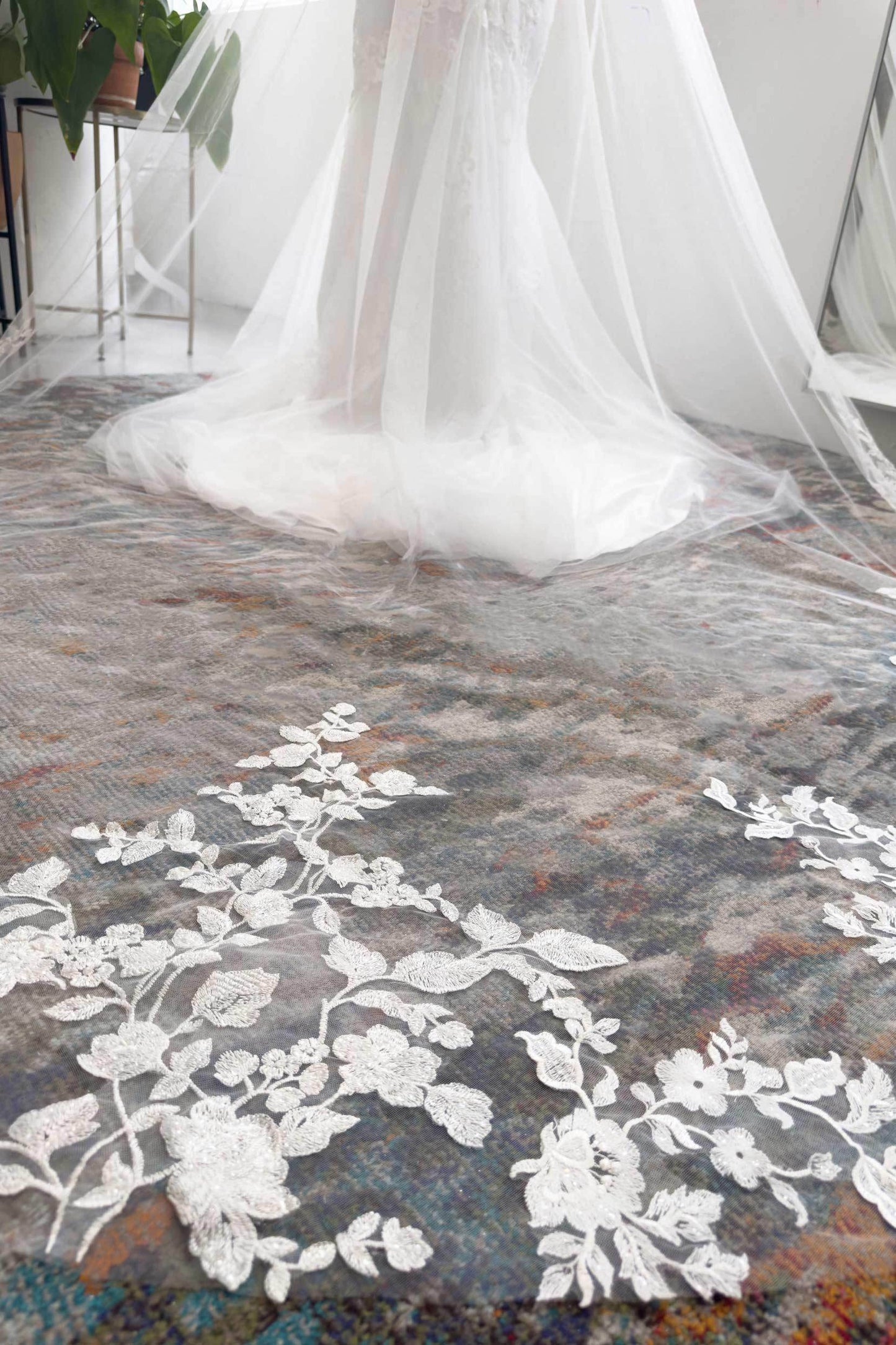 One-tier Lace Edge Lace Tulle Chapel Veils with Appliques CV0324 - COCOMELODY