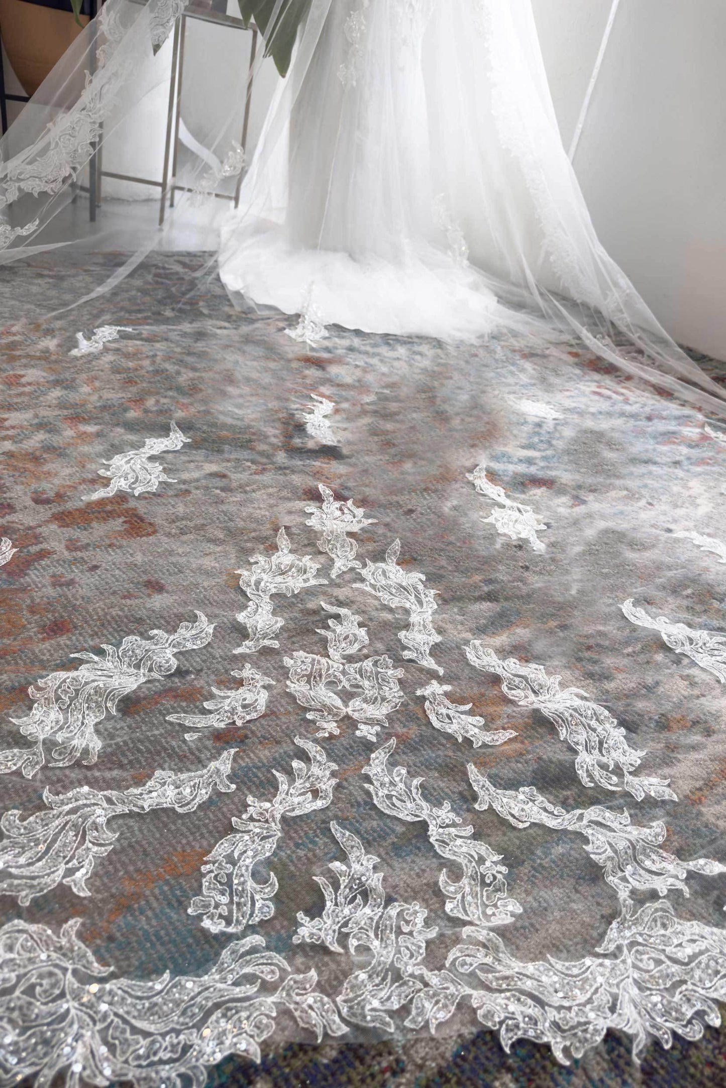 One-tier Lace Edge Lace Tulle Chapel Veils with Appliques Beading CV0335 - COCOMELODY