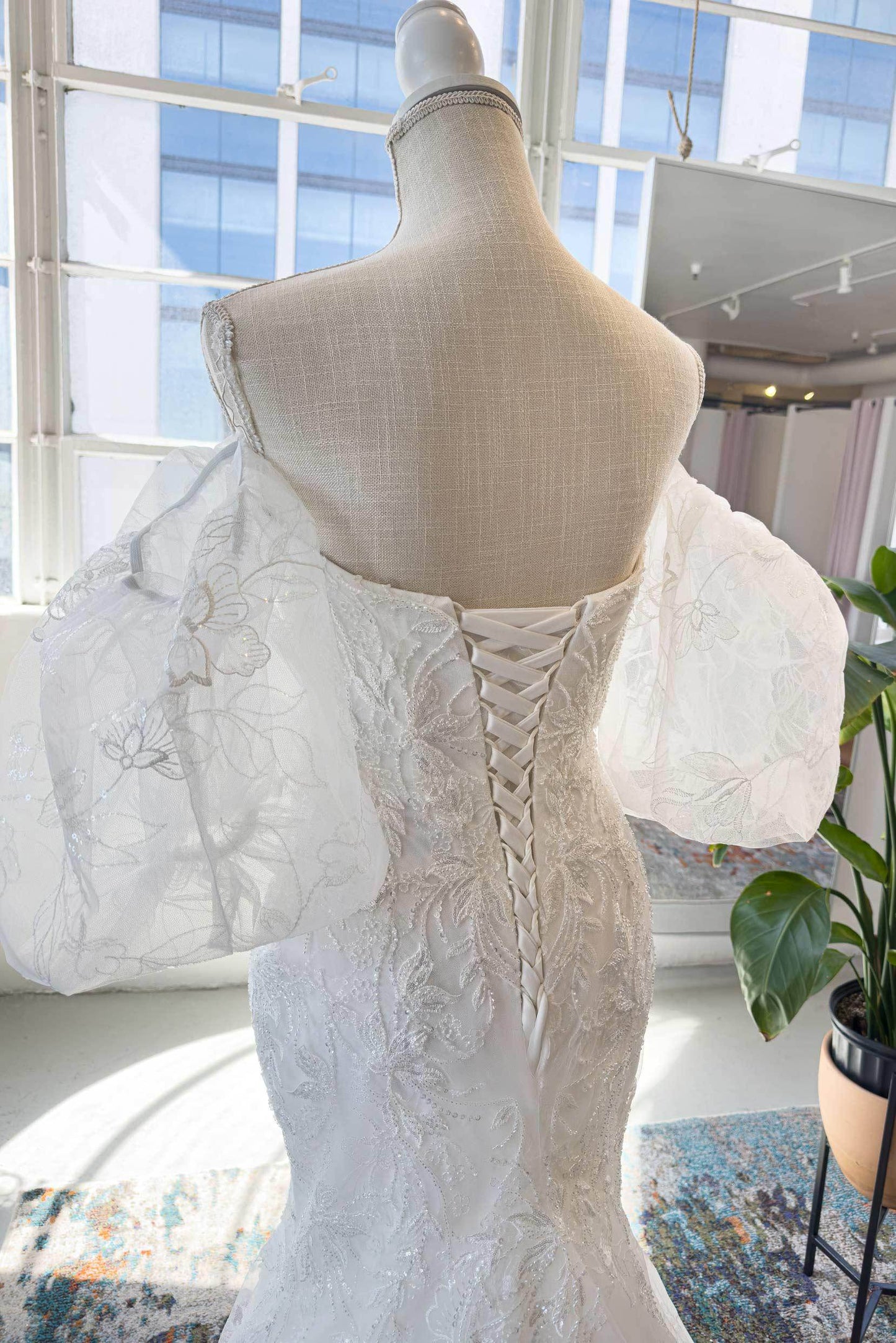 Trumpet-Mermaid Court Train Lace Tulle Wedding Dress CW2987 - COCOMELODY