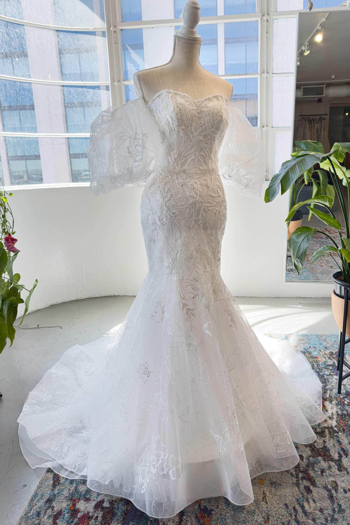 Trumpet-Mermaid Court Train Lace Tulle Wedding Dress CW2987 - COCOMELODY