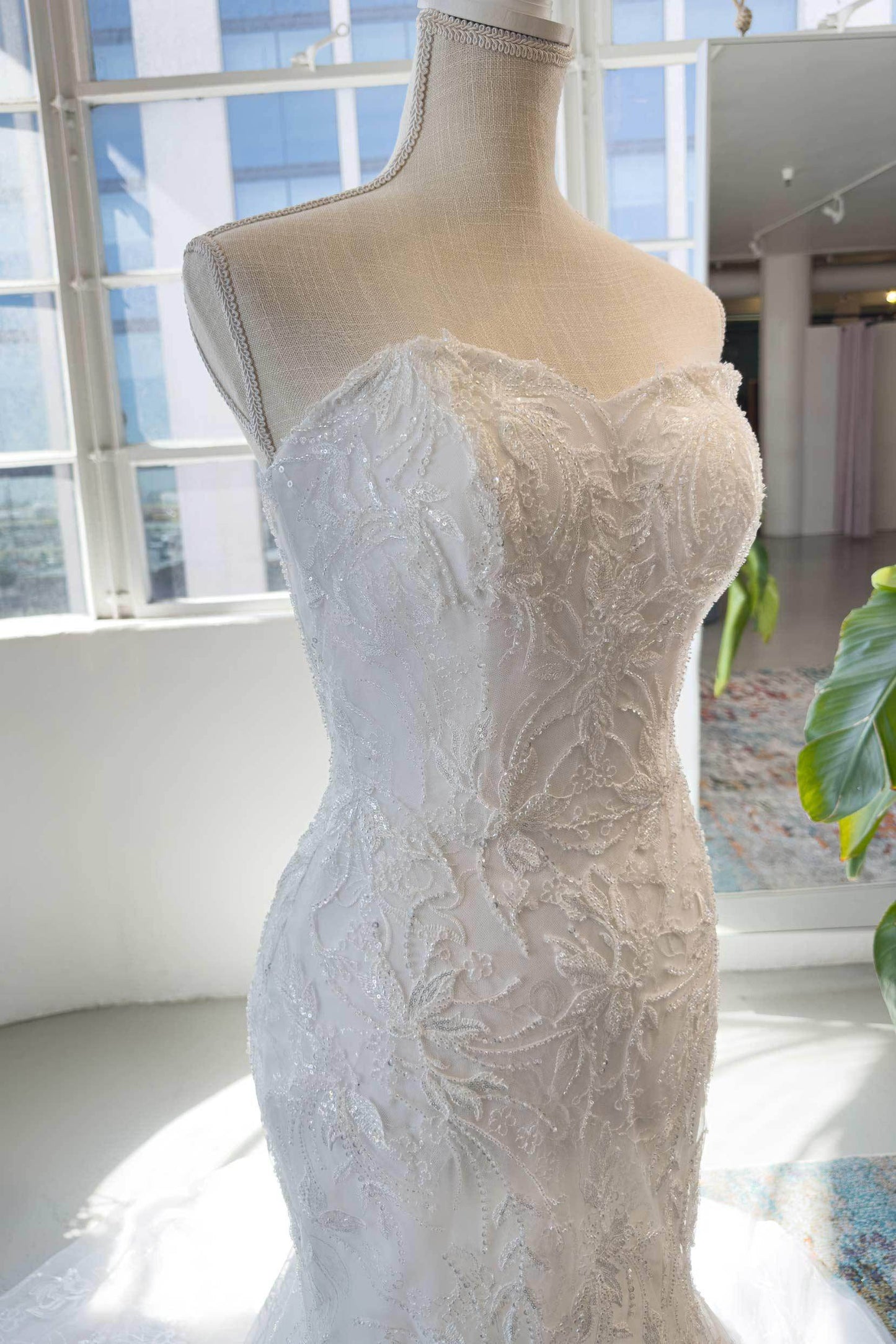 Trumpet-Mermaid Court Train Lace Tulle Wedding Dress CW2987 - COCOMELODY