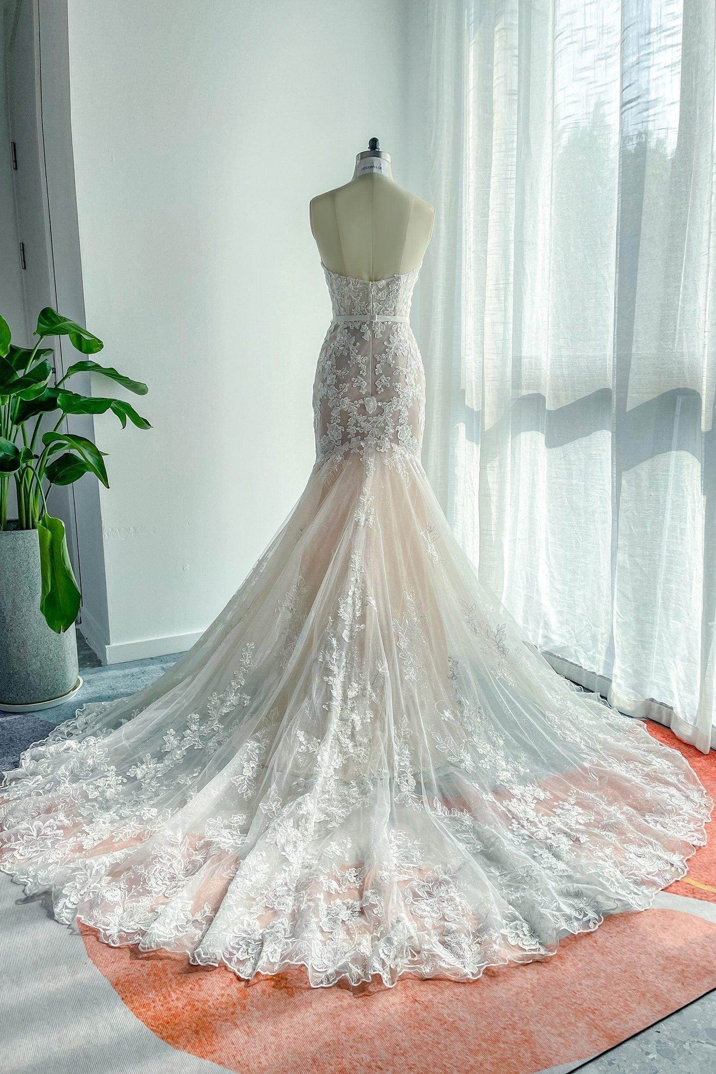 Trumpet-Mermaid Chapel Train Lace Tulle Wedding Dress CW3134 - COCOMELODY