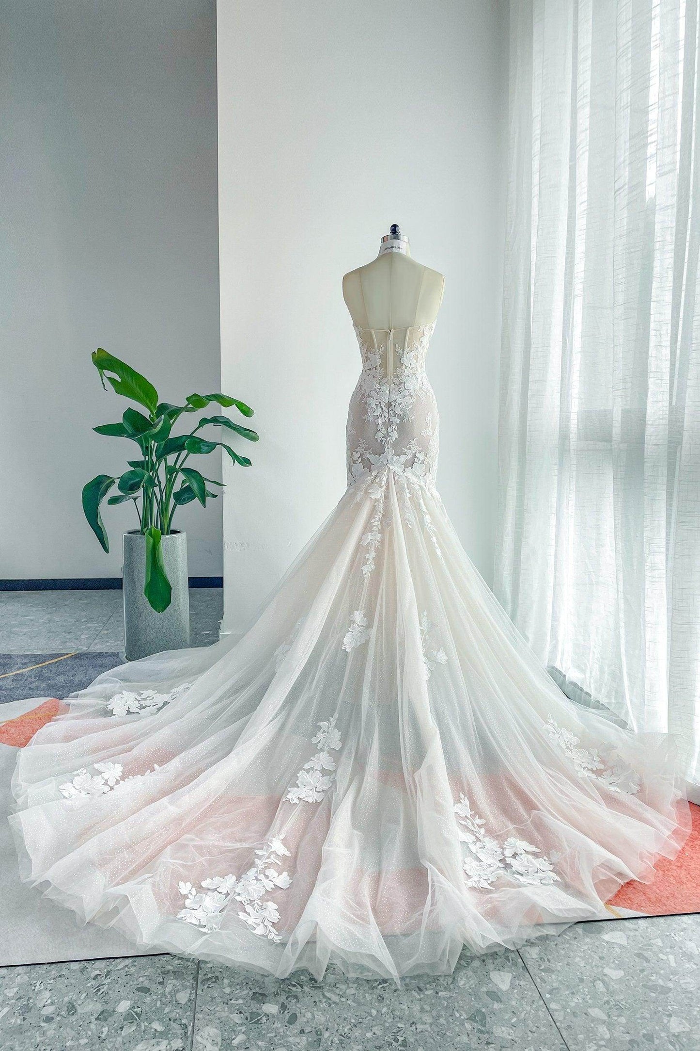 Trumpet-Mermaid Chapel Train Lace Tulle Wedding Dress CW3133 - COCOMELODY