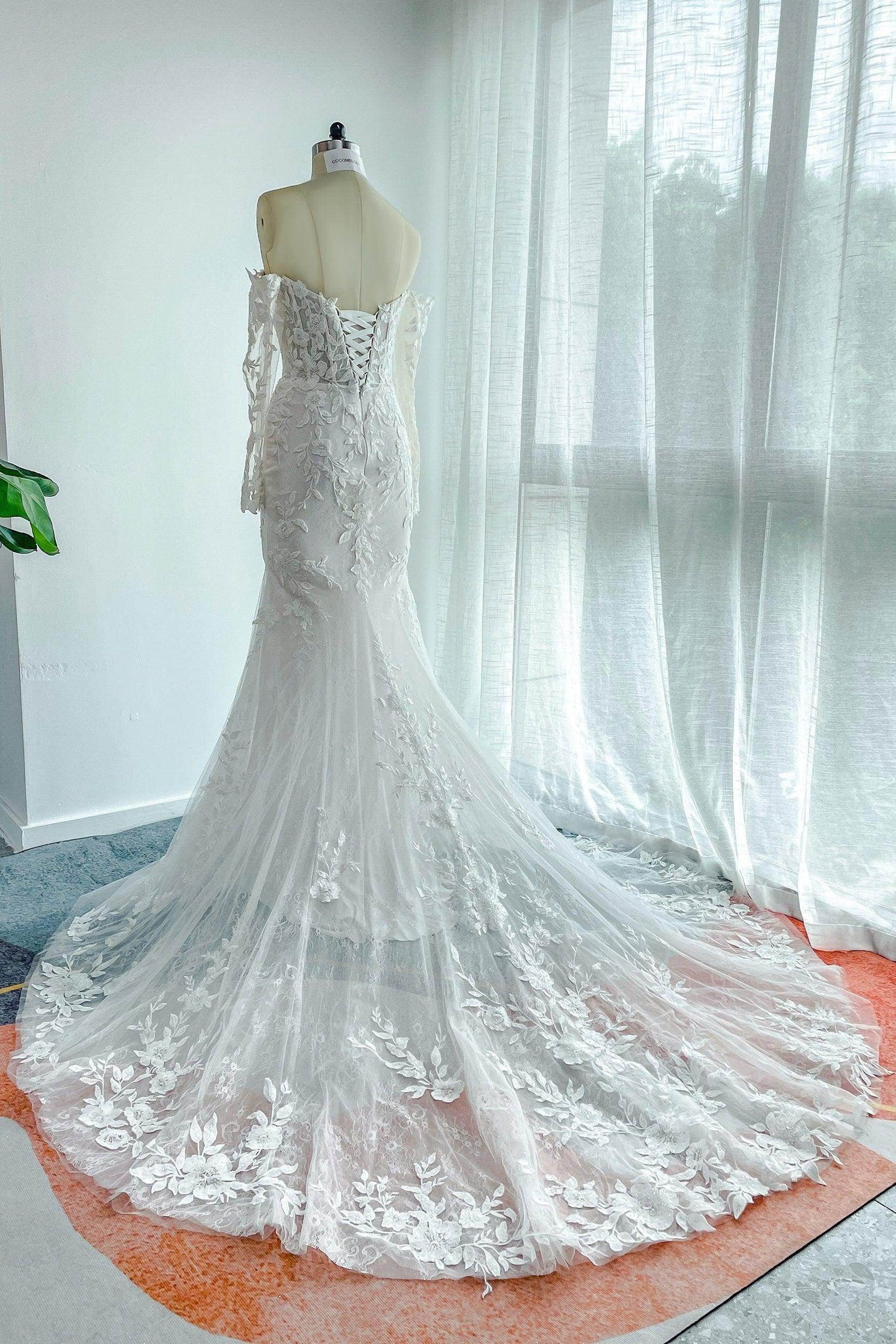 Trumpet-Mermaid Chapel Train Lace Tulle Wedding Dress CW3135CR - COCOMELODY