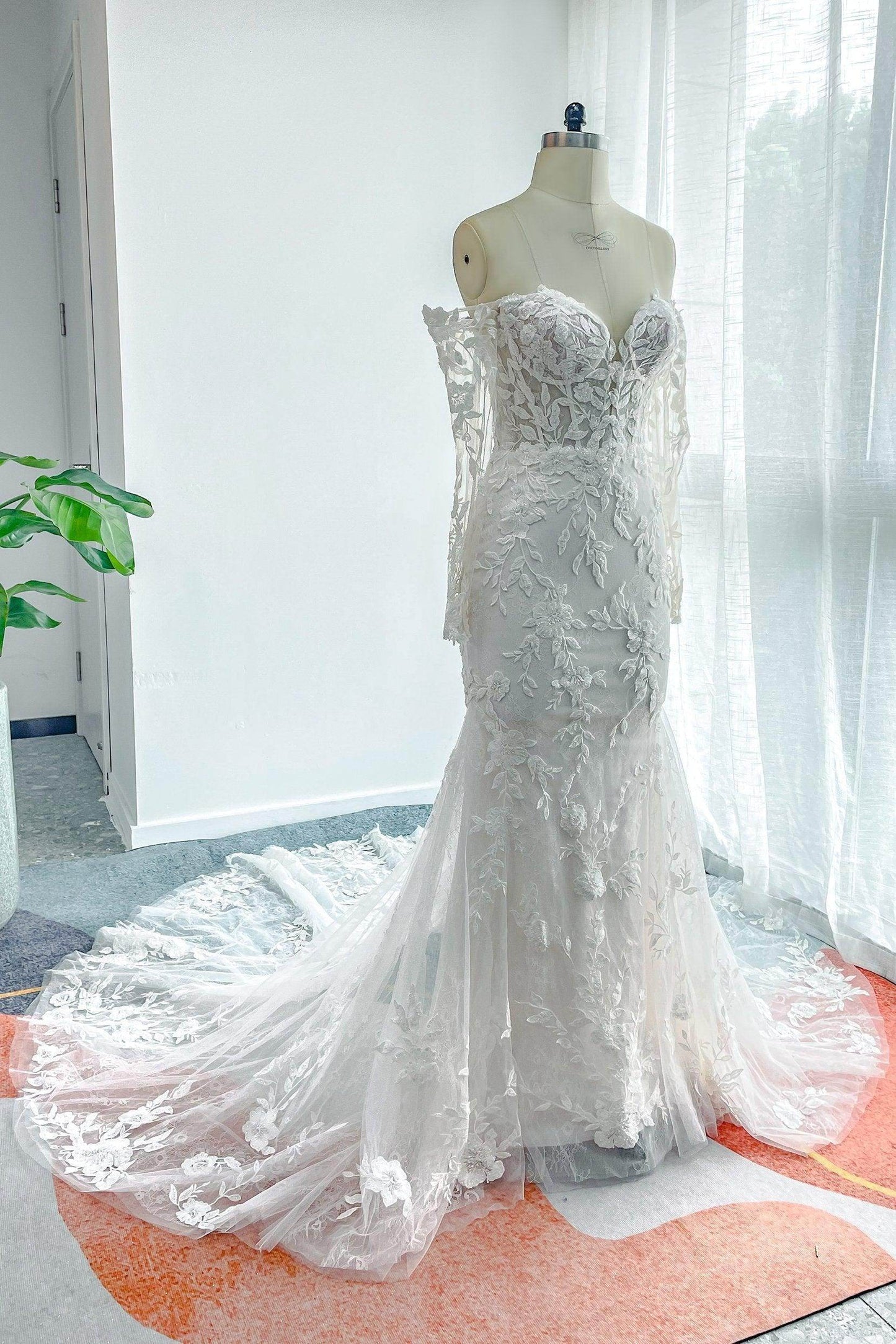 Trumpet-Mermaid Chapel Train Lace Tulle Wedding Dress CW3135CR - COCOMELODY