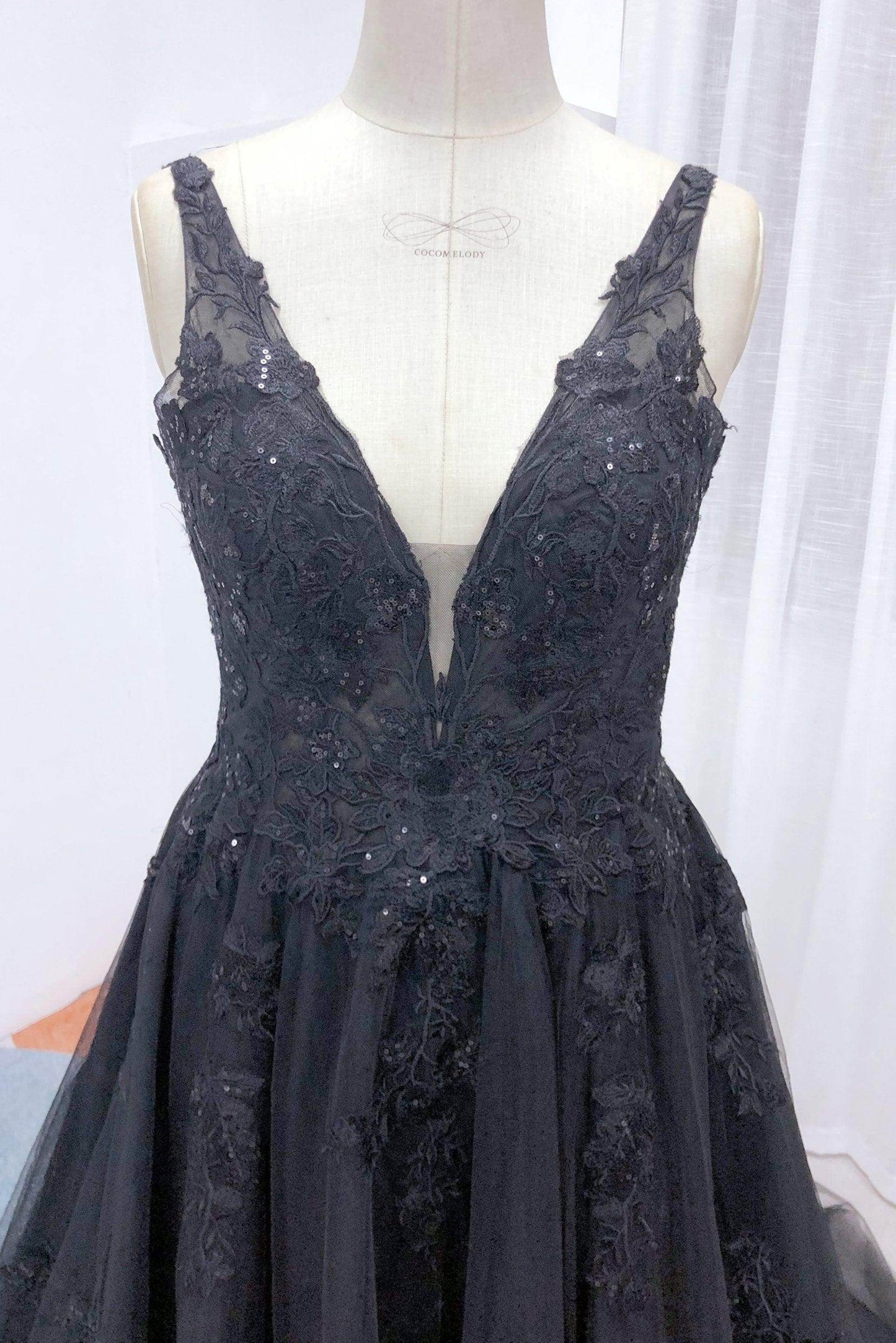 A-Line Chapel Train Lace Tulle Wedding Dress CW2806 - COCOMELODY