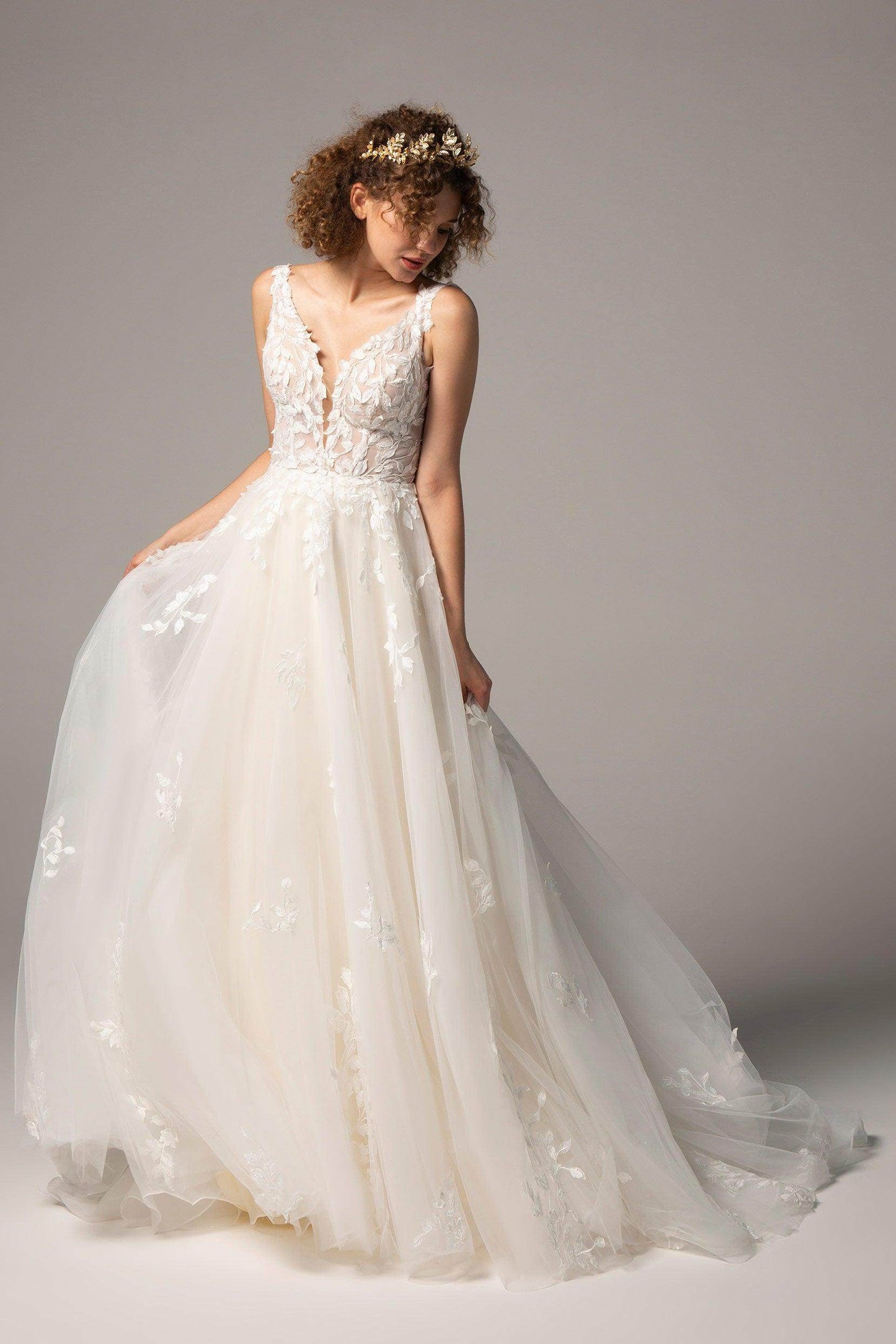 A-Line Court Train Tulle Wedding Dress CW2368 - COCOMELODY