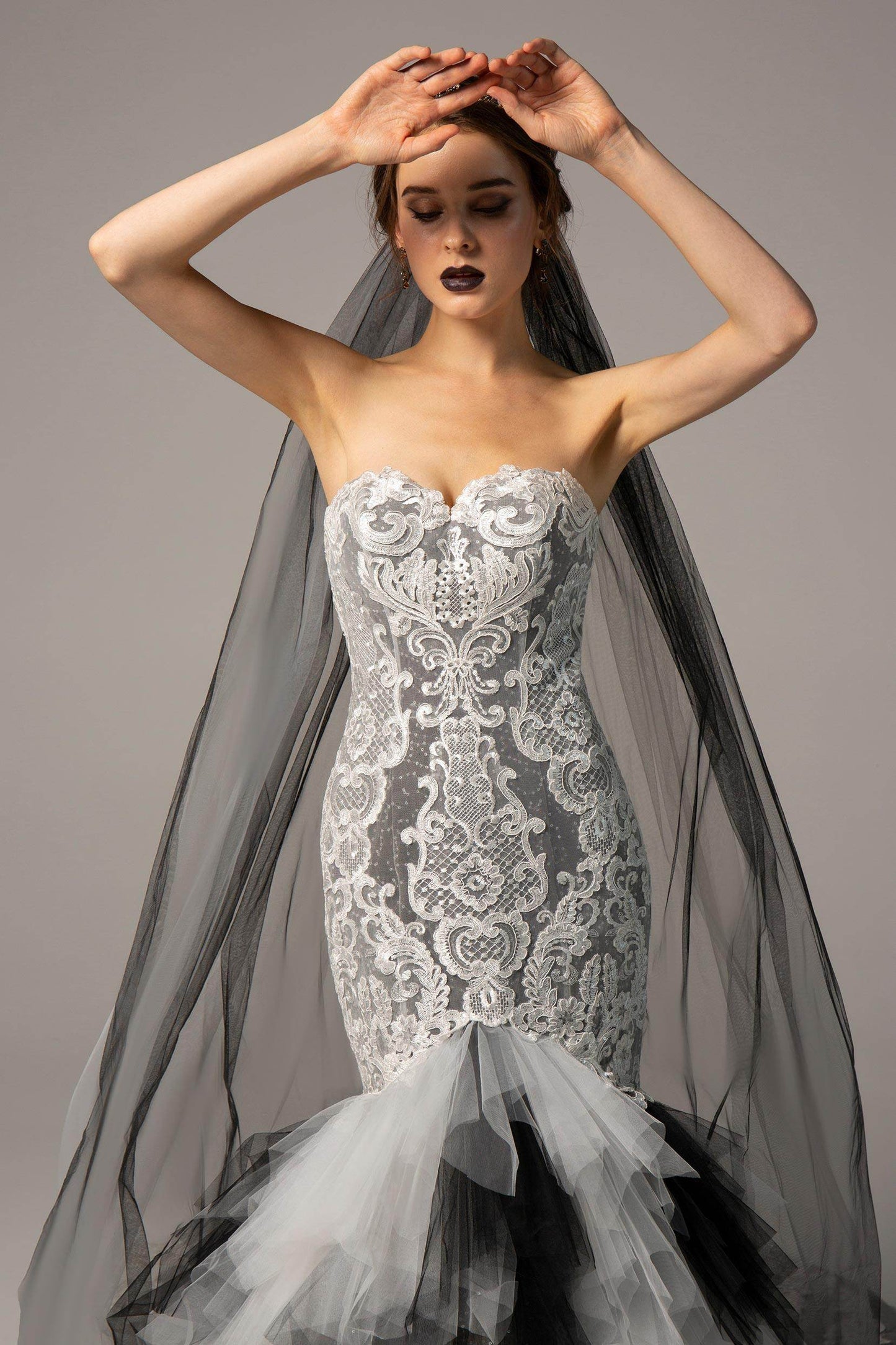 Trumpet-Mermaid Court Train Lace Tulle Wedding Dress CW2137 - COCOMELODY
