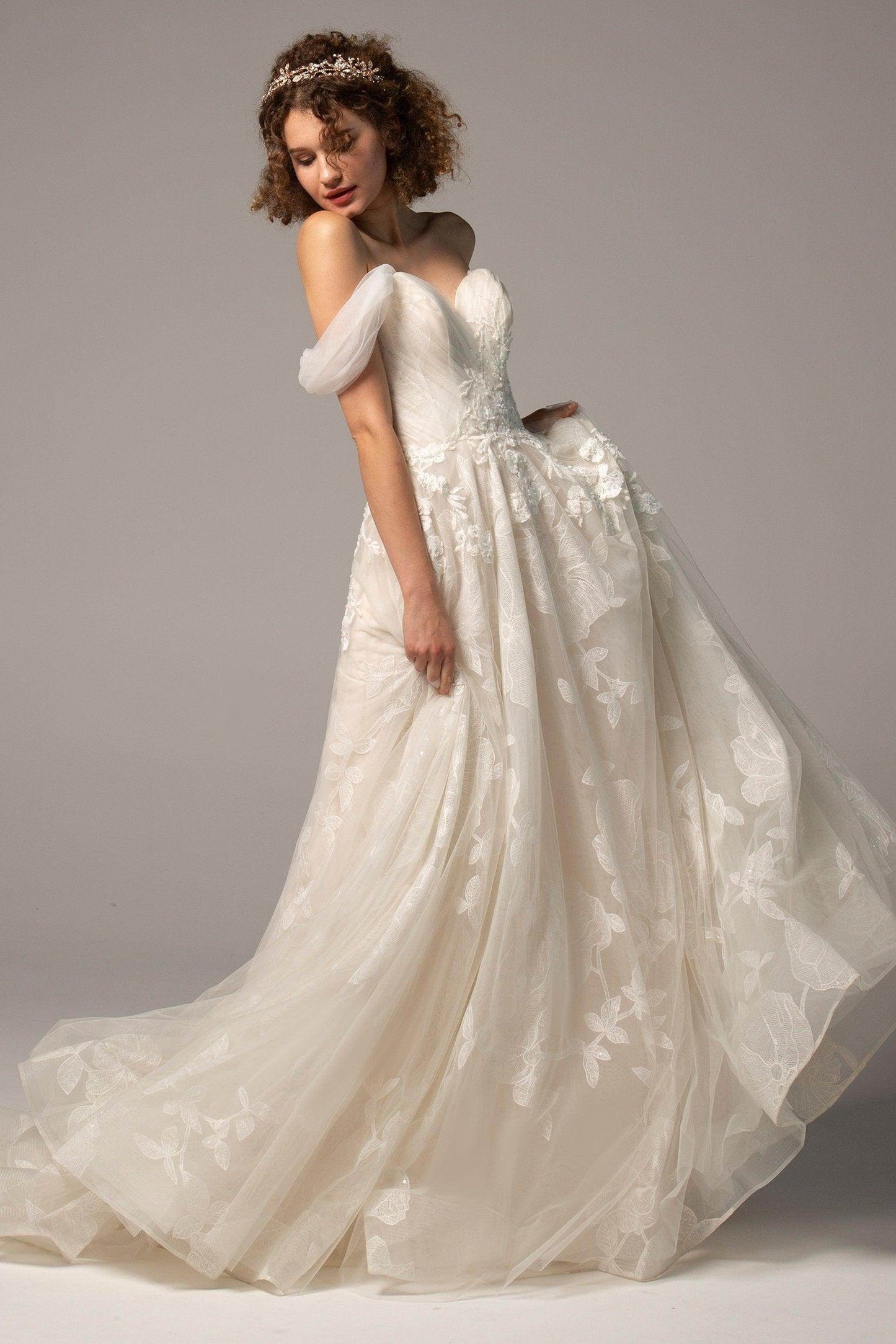 A-Line Court Train Tulle Wedding Dress CW2390 - COCOMELODY