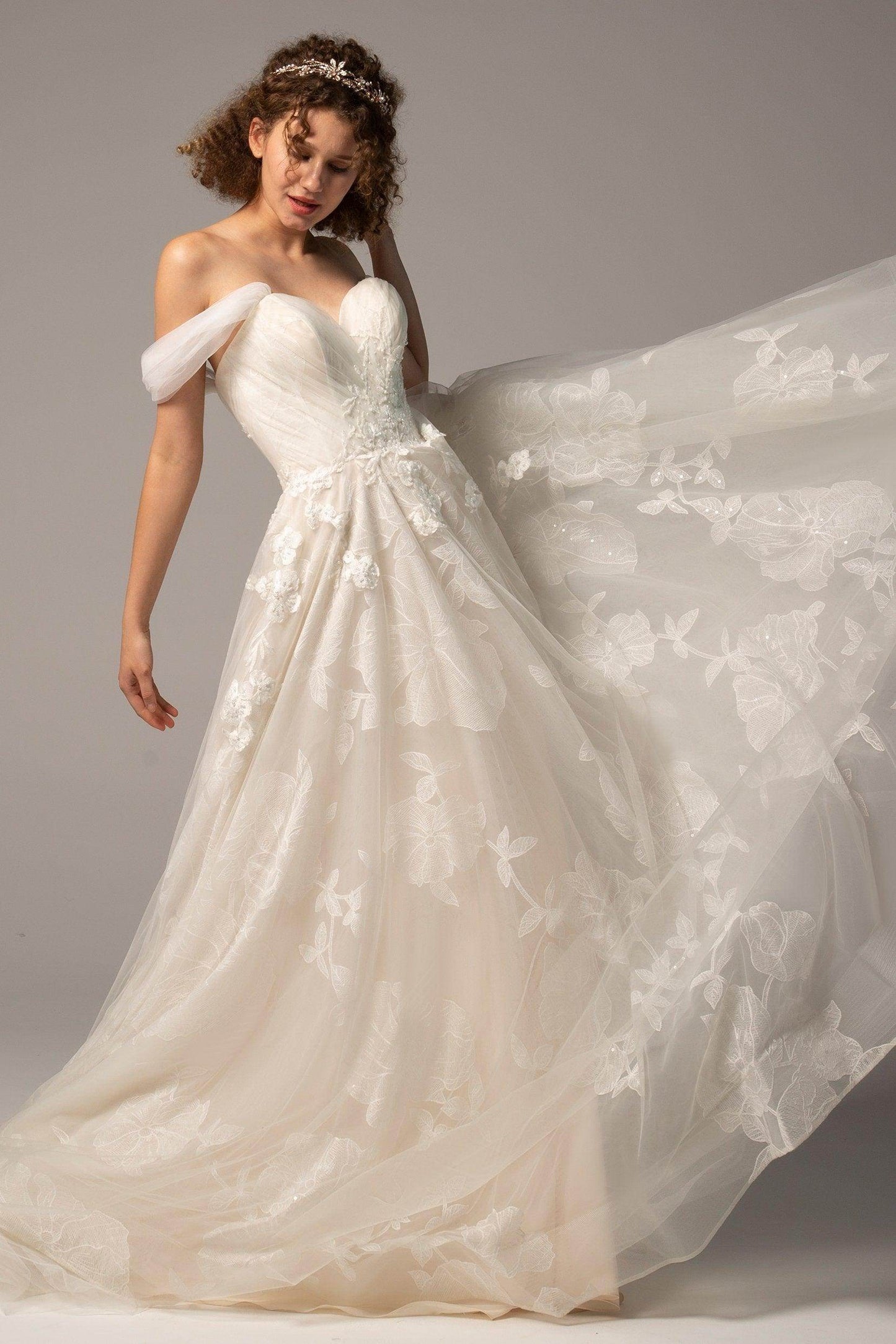 A-Line Court Train Tulle Wedding Dress CW2390 - COCOMELODY