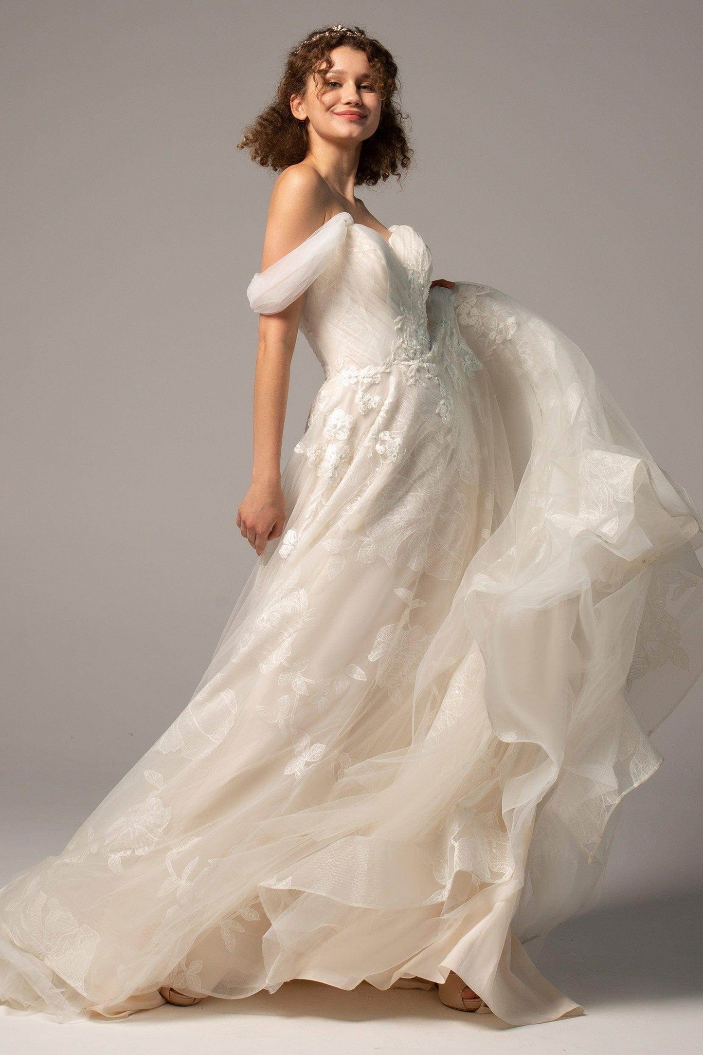 A-Line Court Train Tulle Wedding Dress CW2390 - COCOMELODY
