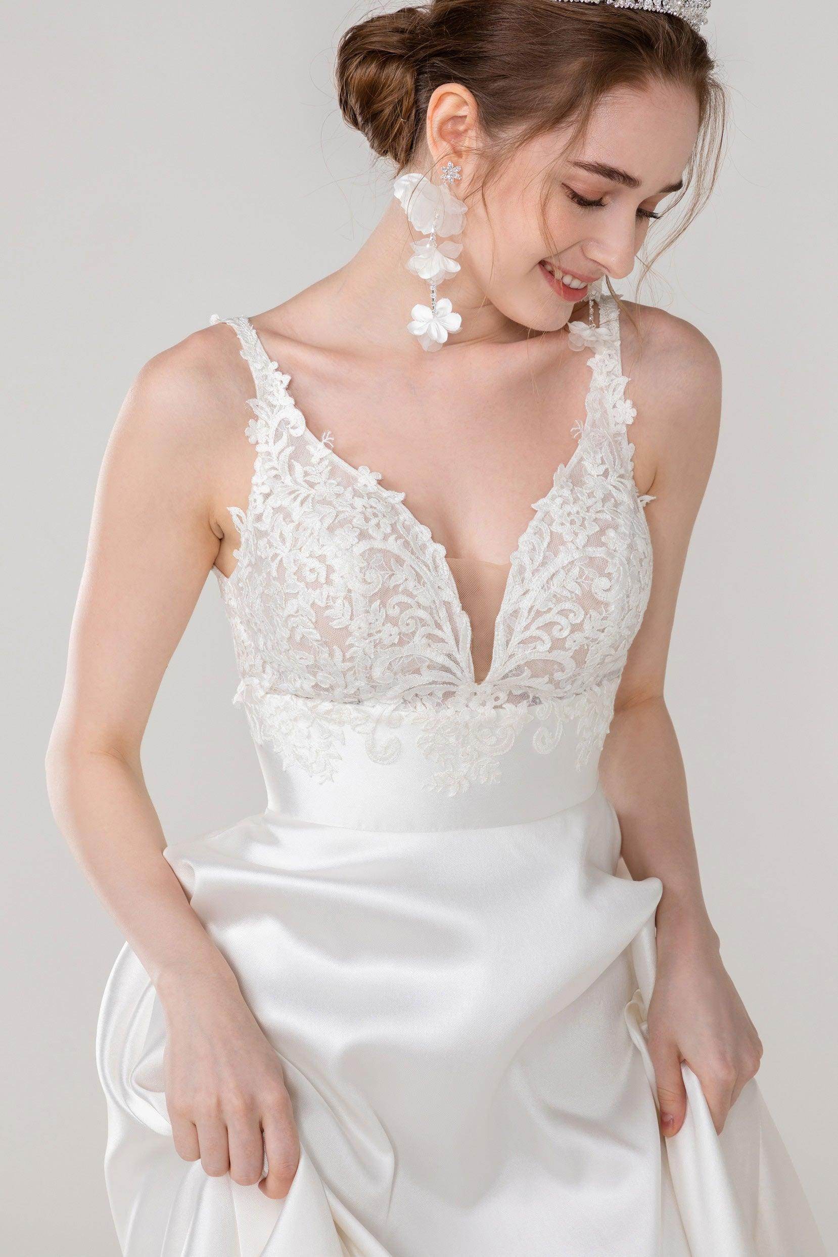A-Line V-Neck Court Train Mikado Open Back Wedding Dress COCOMELODY CW2449 A-Line V-Neck Court Train Mikado Open Back Wedding Dress COCOMELODY CW2449