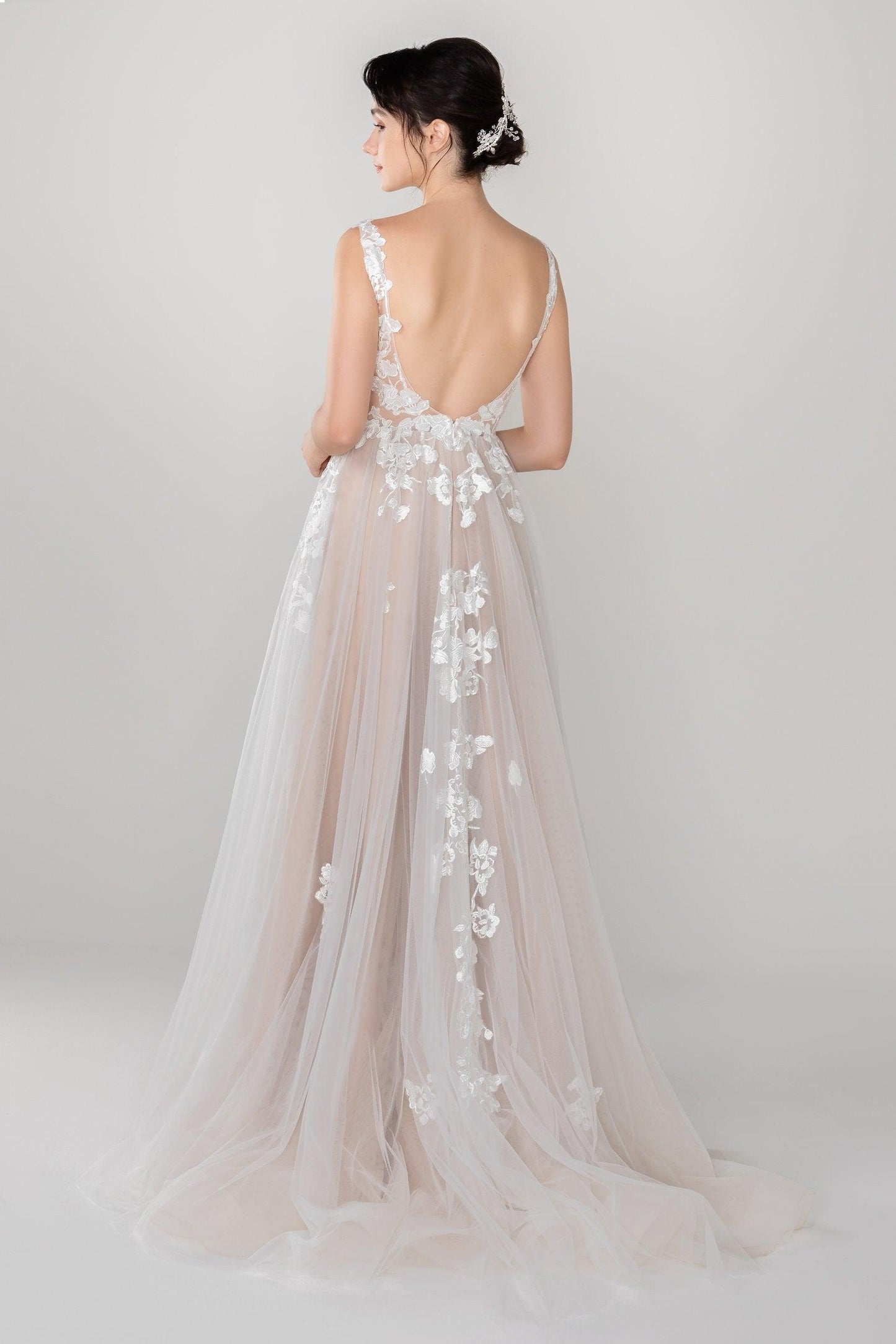 A-Line Sweep-Brush Train Tulle Lace Wedding Dress CW2534 - COCOMELODY