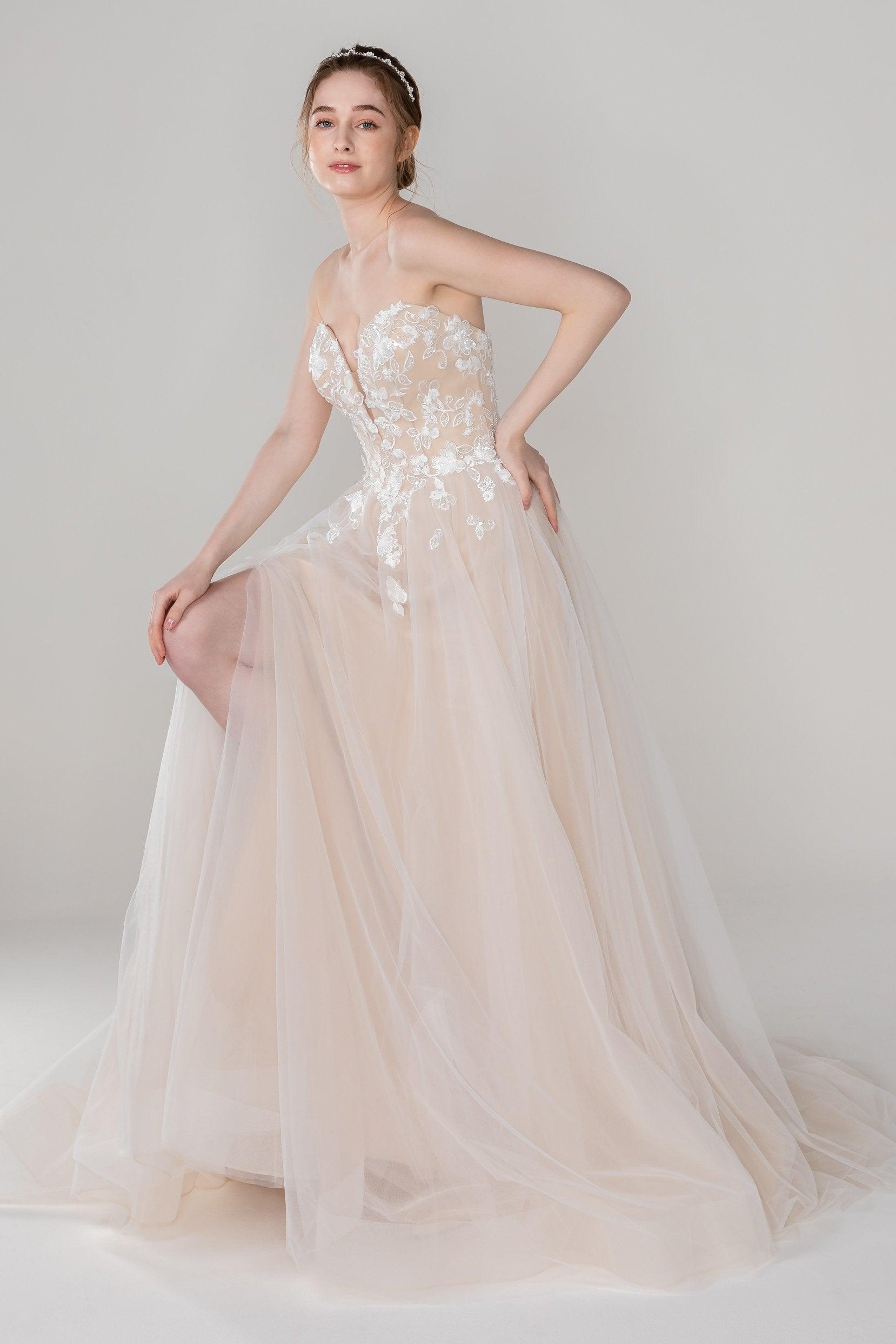 A-Line Court Train Tulle Wedding Dress CW2533 - COCOMELODY
