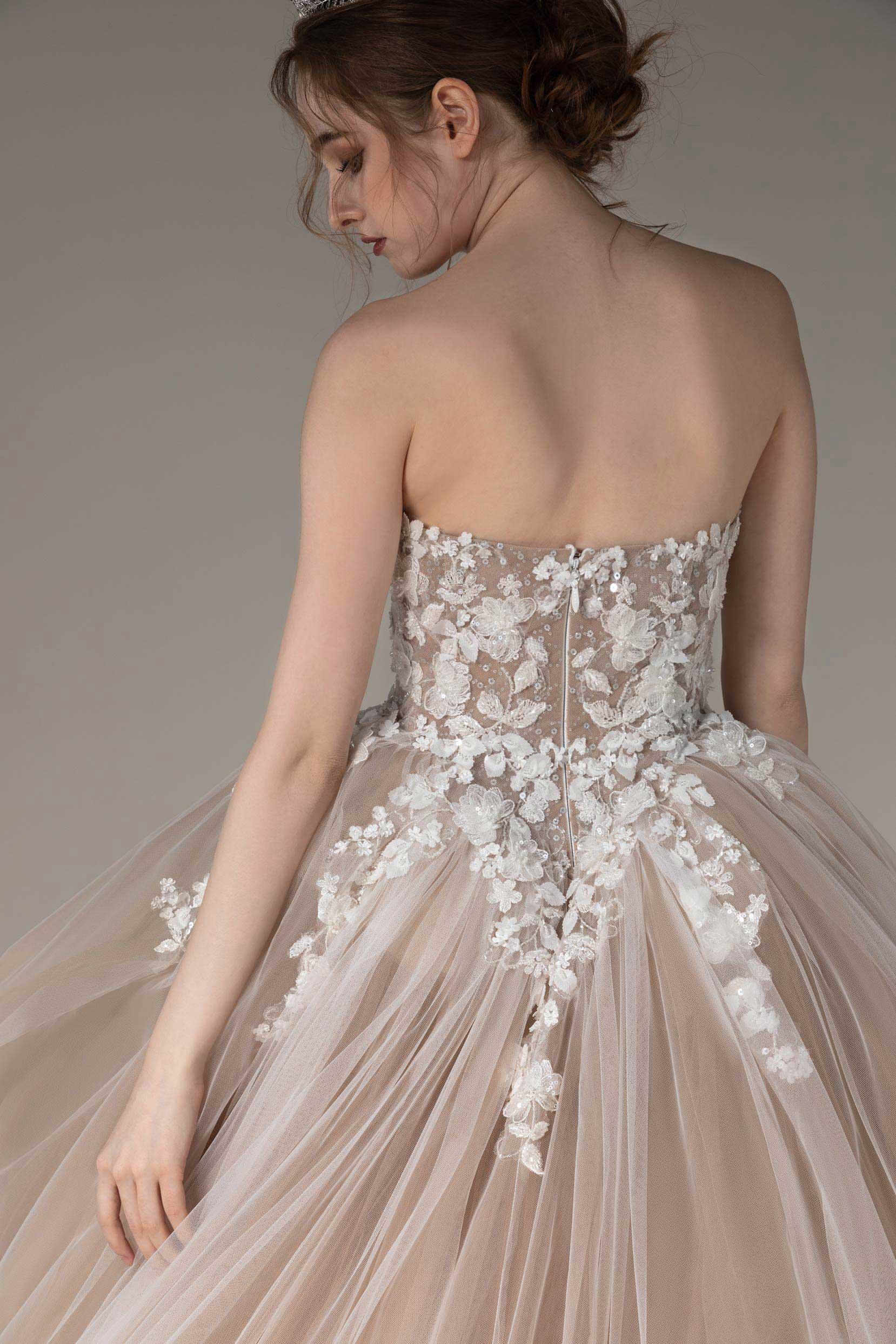 Ball Gown Chapel Train Tulle Wedding Dress CW2511 - COCOMELODY