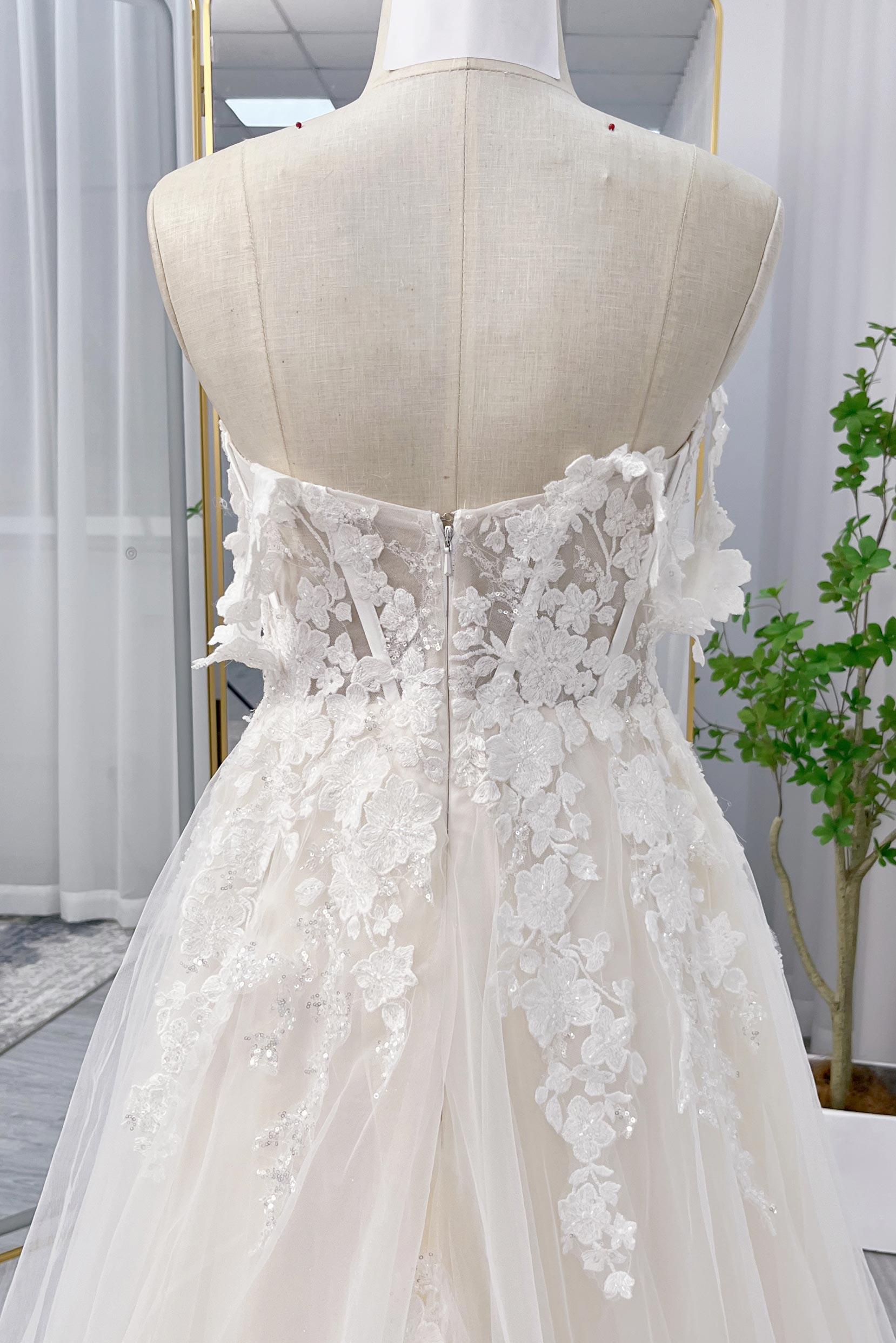 A-Line Sweep-Brush Train Lace Tulle Wedding Dress CW3101 - COCOMELODY