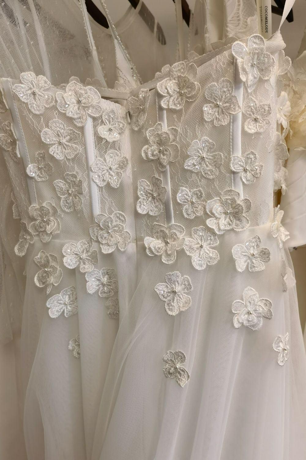 A-Line Sweep-Brush Train Lace Tulle Wedding Dress CW3117 - COCOMELODY
