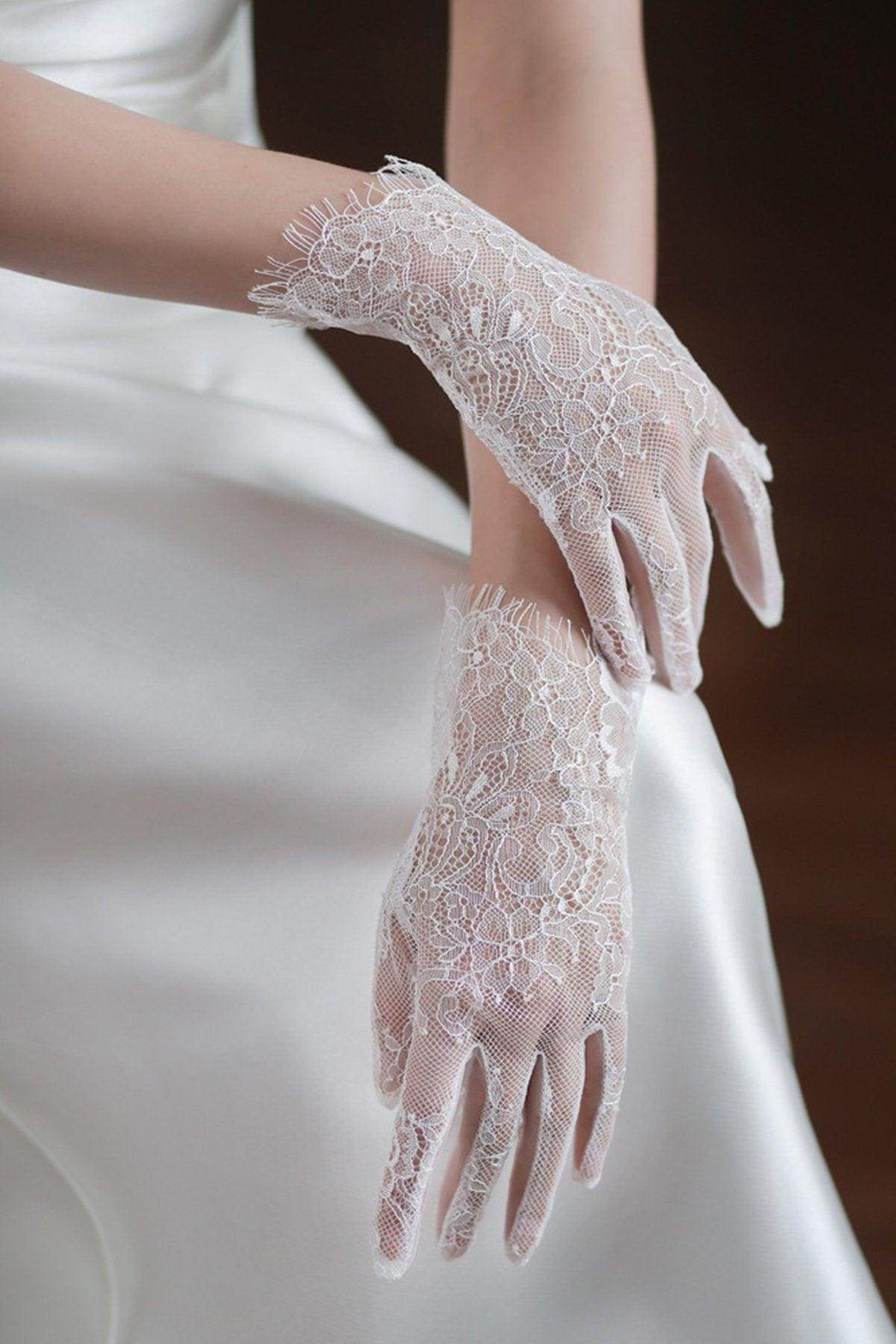 Fingertips Wrist Length Lace Wedding Gloves with CD0103