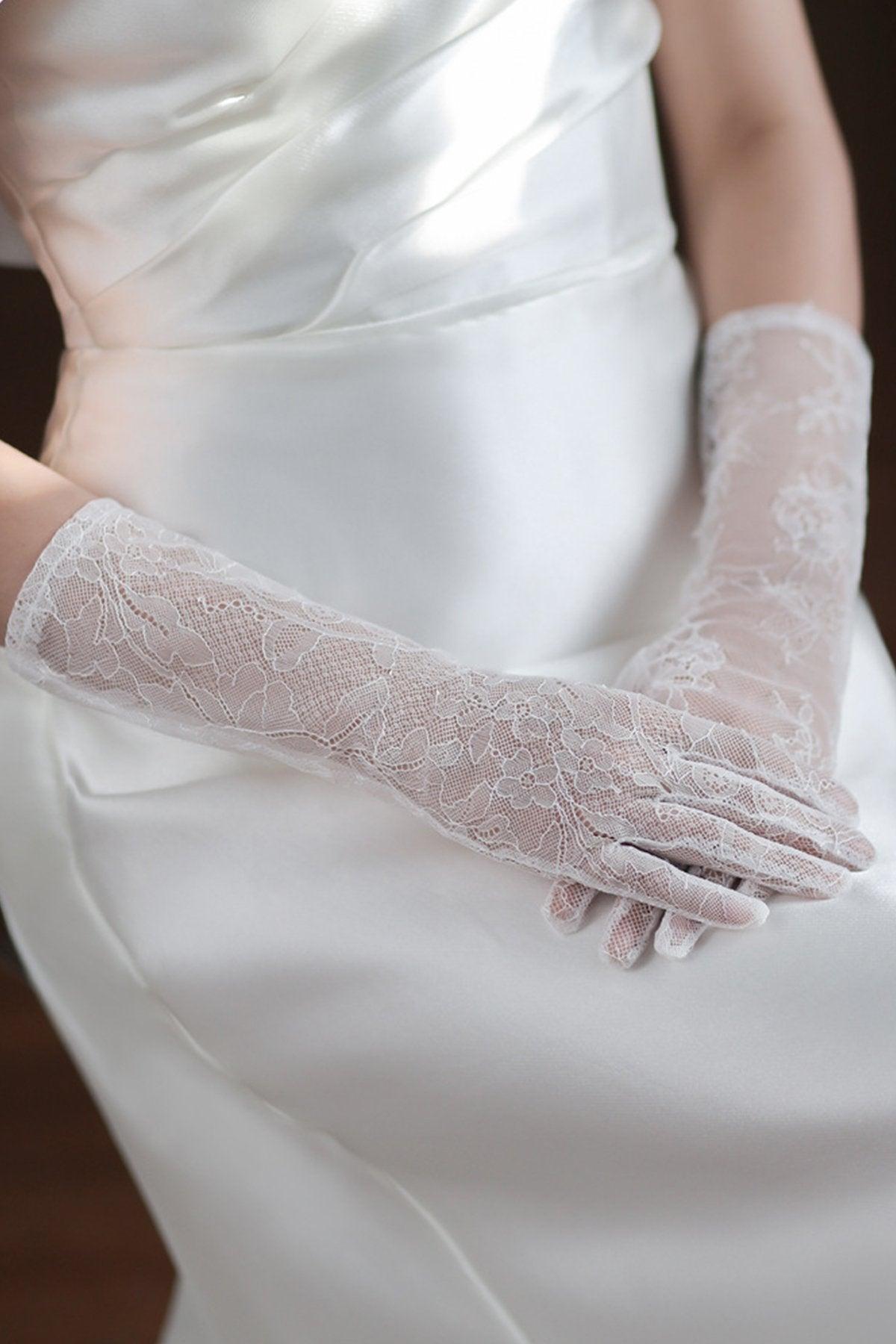 Fingertips Wrist Length Lace Wedding Gloves CD0105