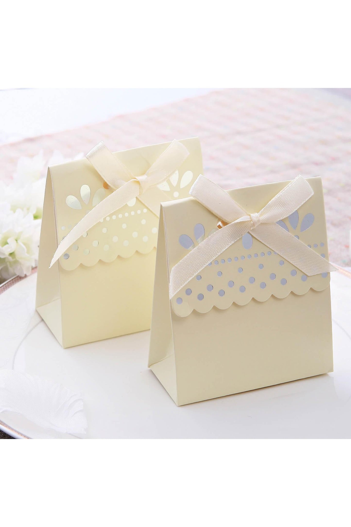 Sweet Scalloped Favor Boxes-Ivory CGF0257 (Set of 12 pcs)