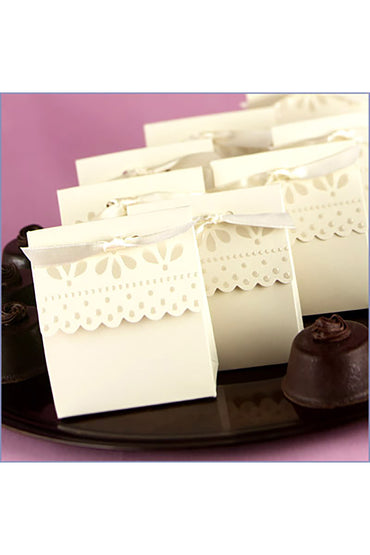 Sweet Scalloped Favor Boxes-Ivory CGF0257 (Set of 12 pcs)
