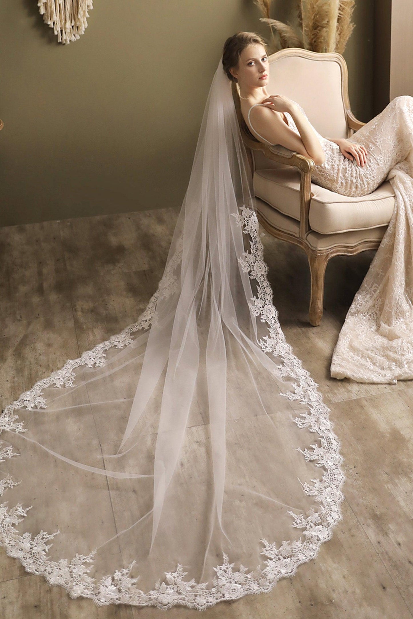 One-tier Lace Edge Tulle Chapel Veils with Appliques CV0264