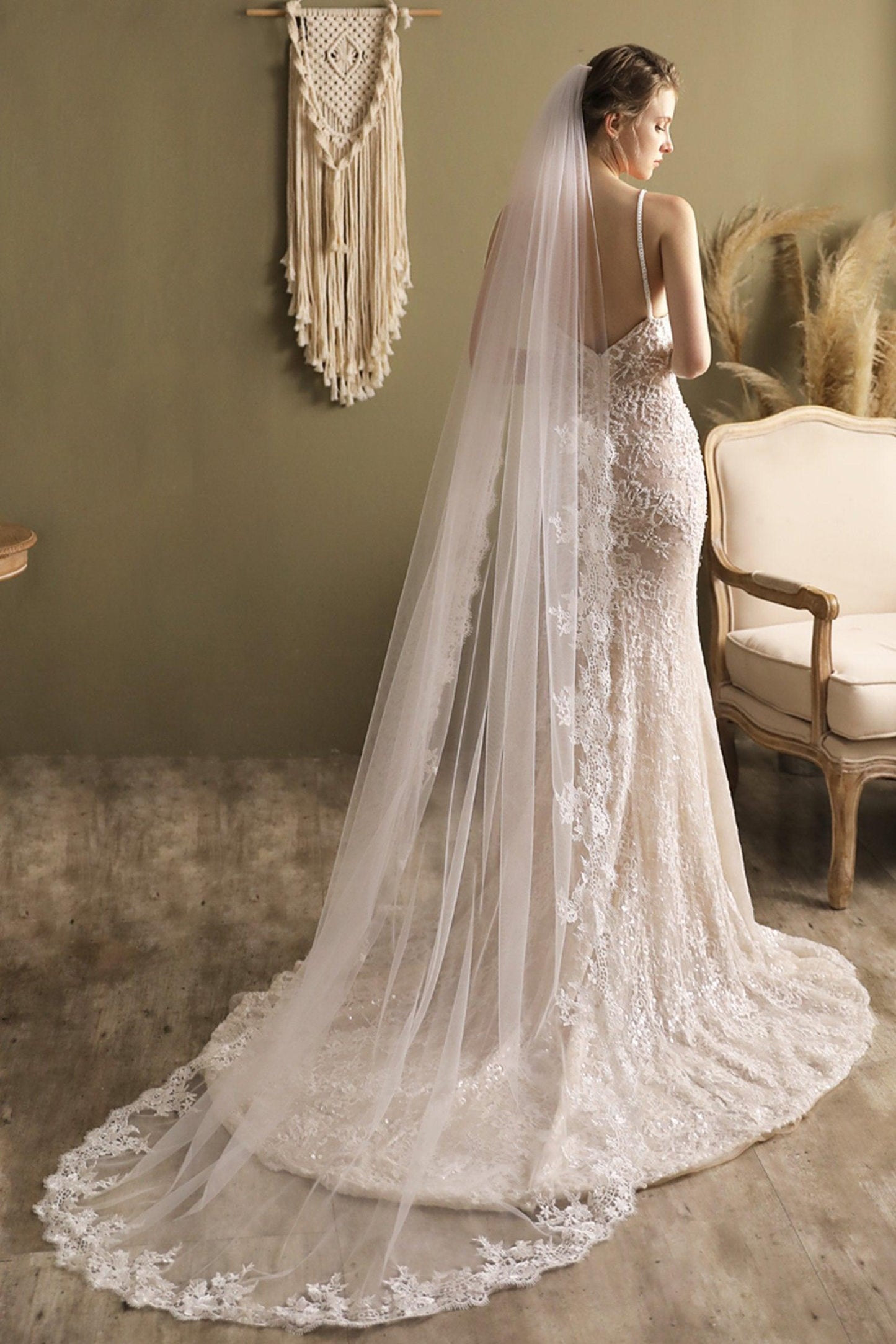 One-tier Lace Edge Tulle Chapel Veils with Appliques CV0264