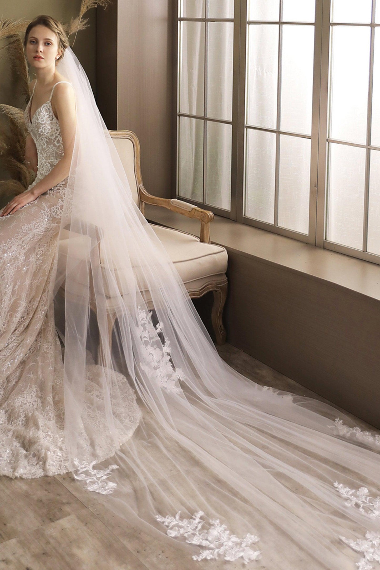 Two-tier Cut Edge Tulle Chapel Veils with Appliques CV0267 - COCOMELODY