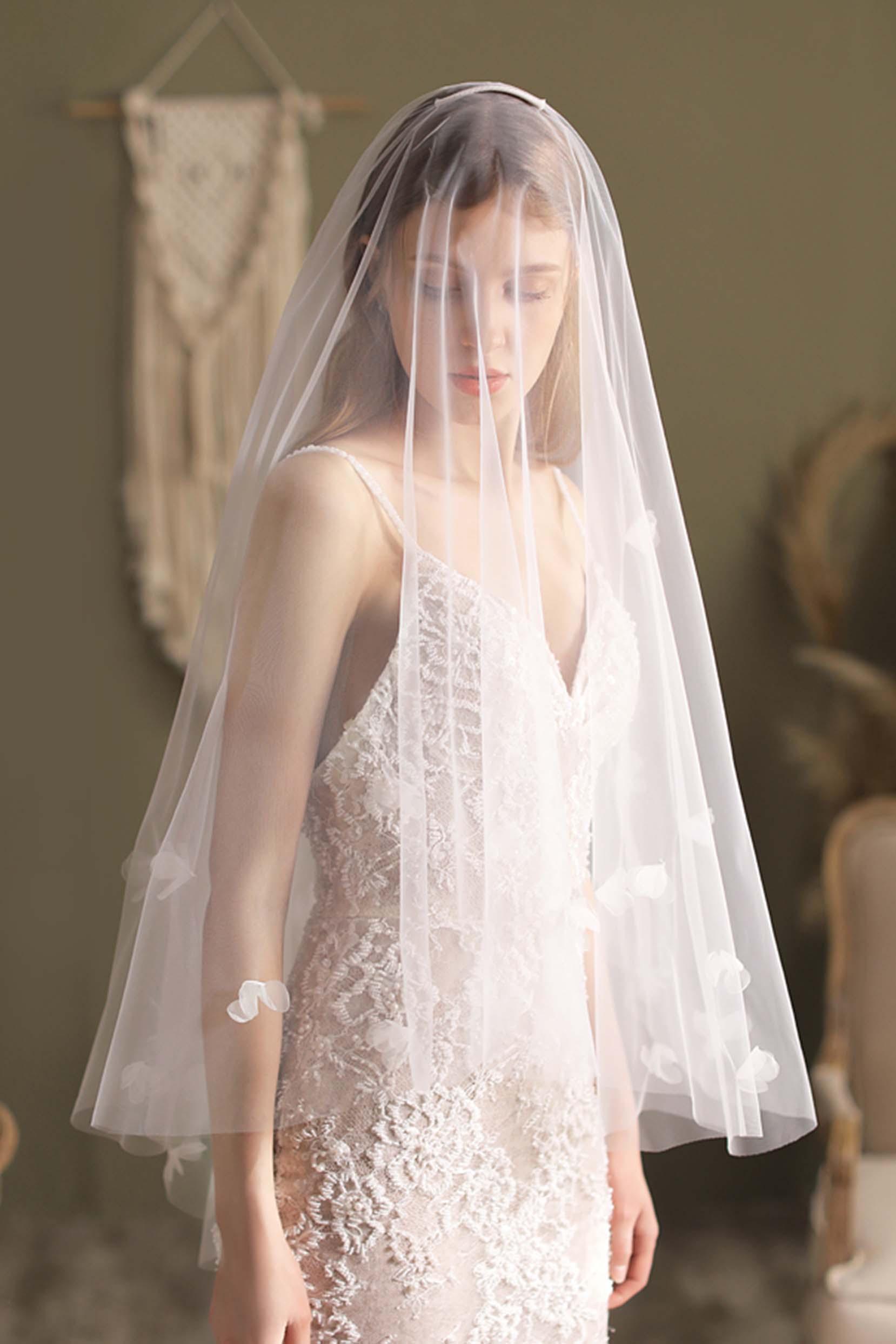 One-tier Cut Edge Tulle Waist Veils with Flower CV0299 - COCOMELODY
