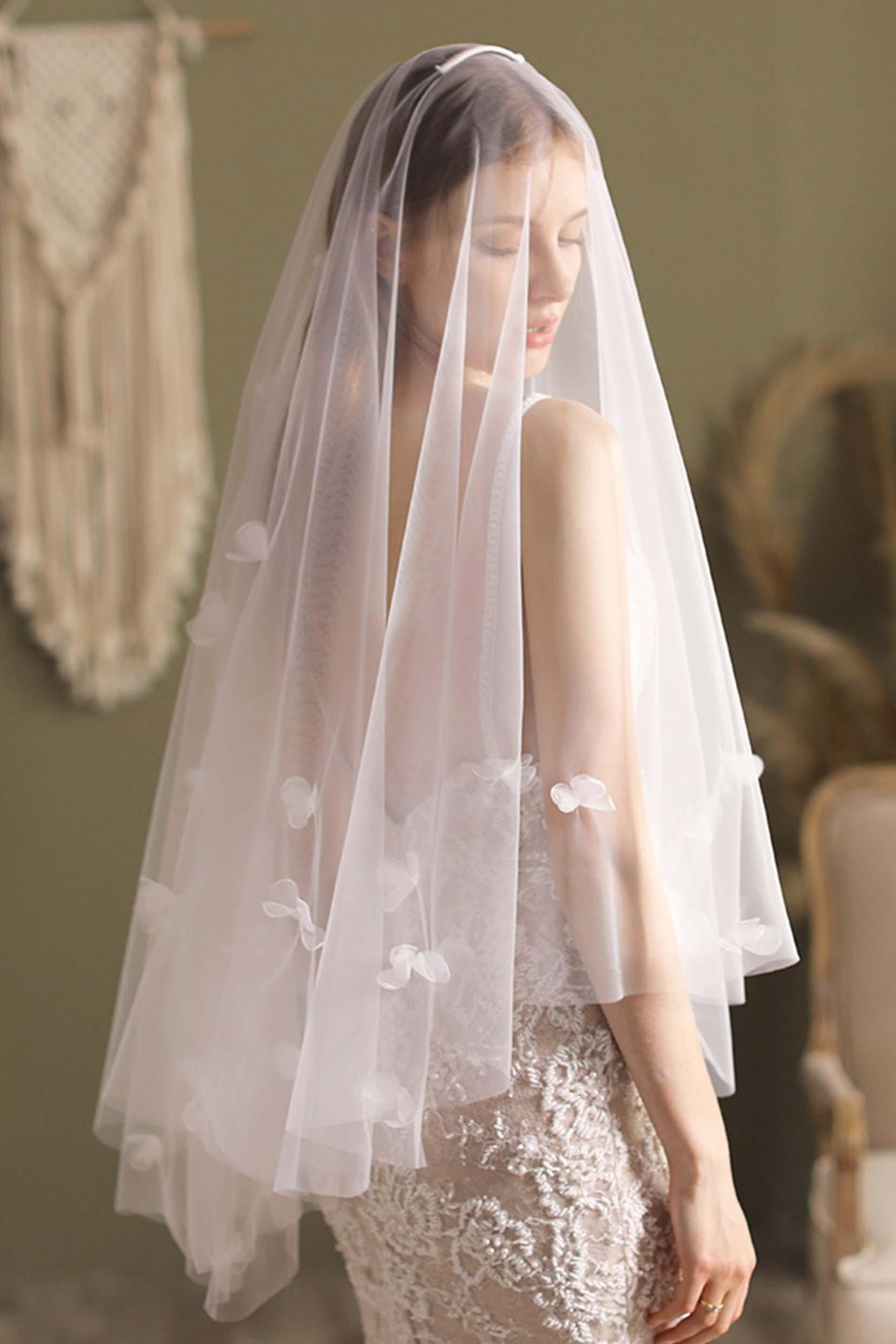 One-tier Cut Edge Tulle Waist Veils with Flower CV0299