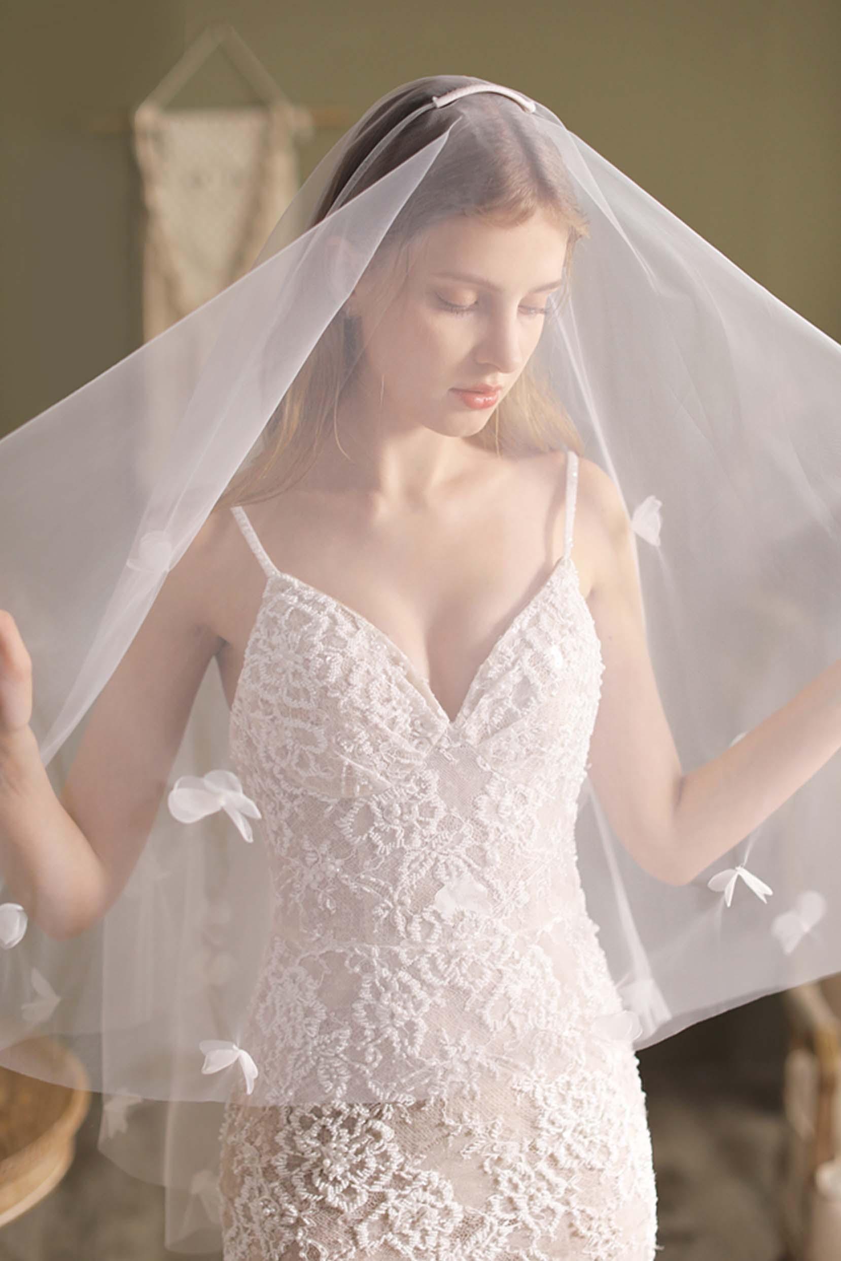 One-tier Cut Edge Tulle Waist Veils with Flower CV0299 - COCOMELODY