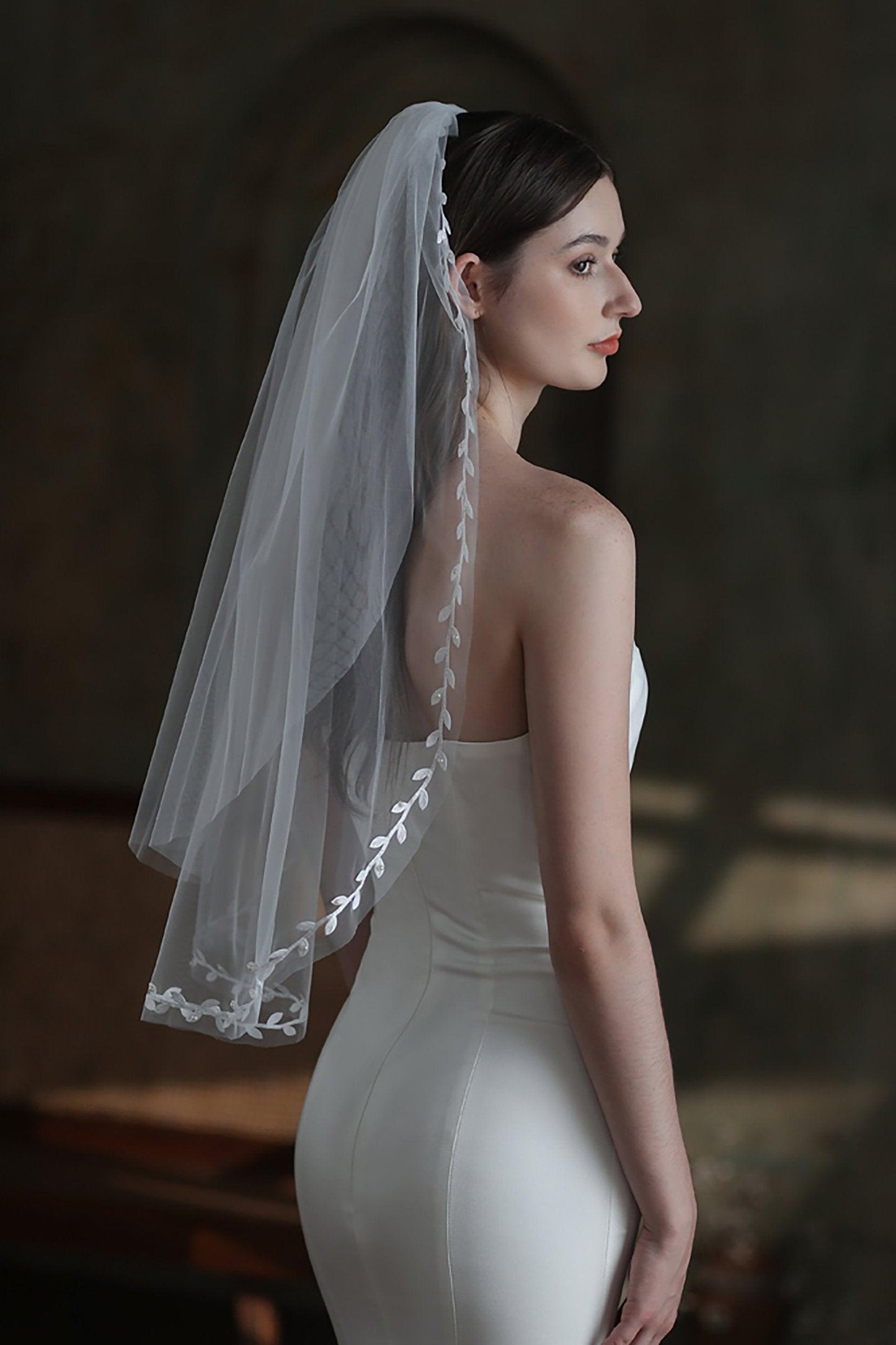 One-tier Leaves Edge Tulle Waist Veils with CV0300