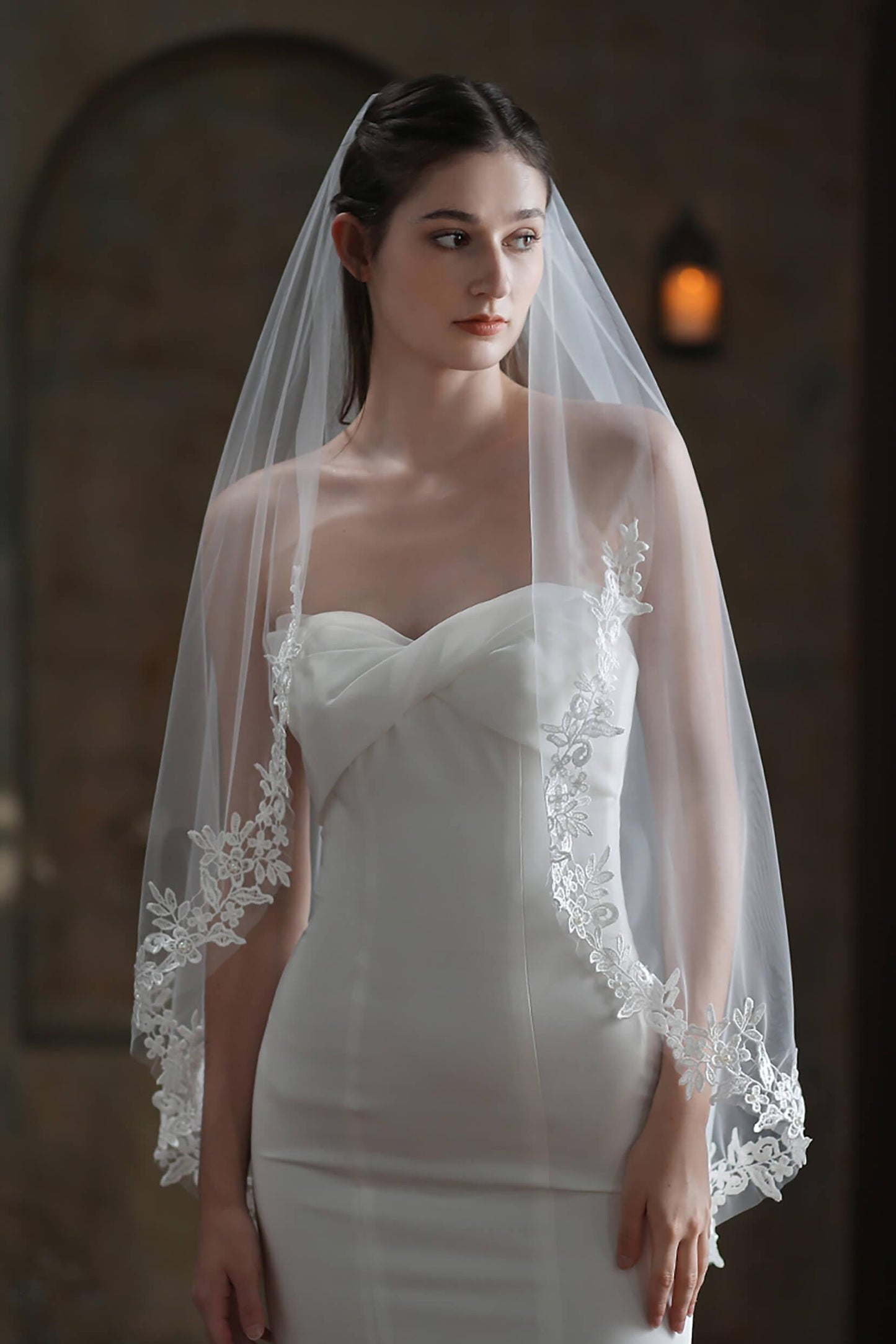 One-tier Lace Edge Tulle Hip Veils with Appliques CV0302 - COCOMELODY