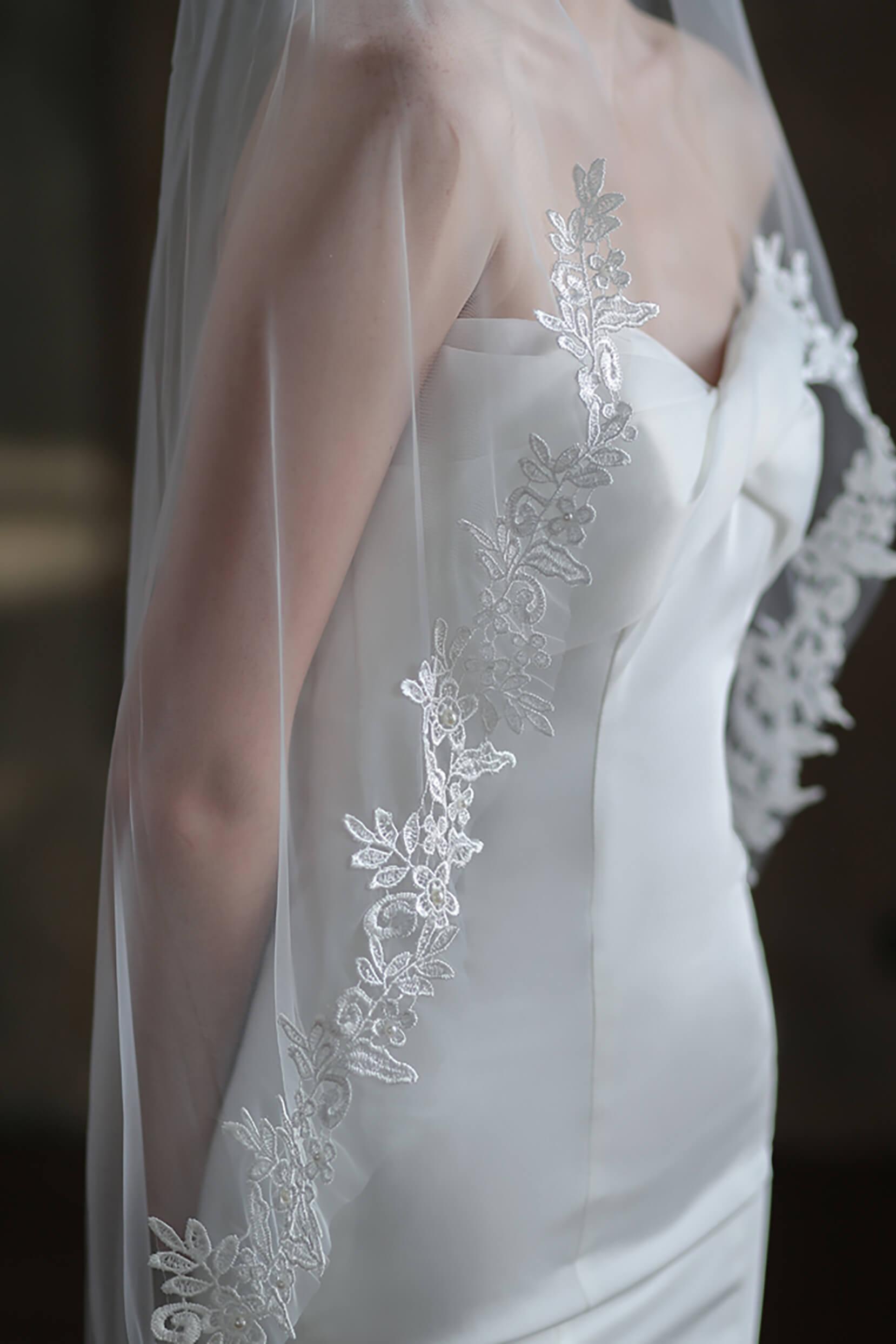 One-tier Lace Edge Tulle Hip Veils with Appliques CV0302 - COCOMELODY