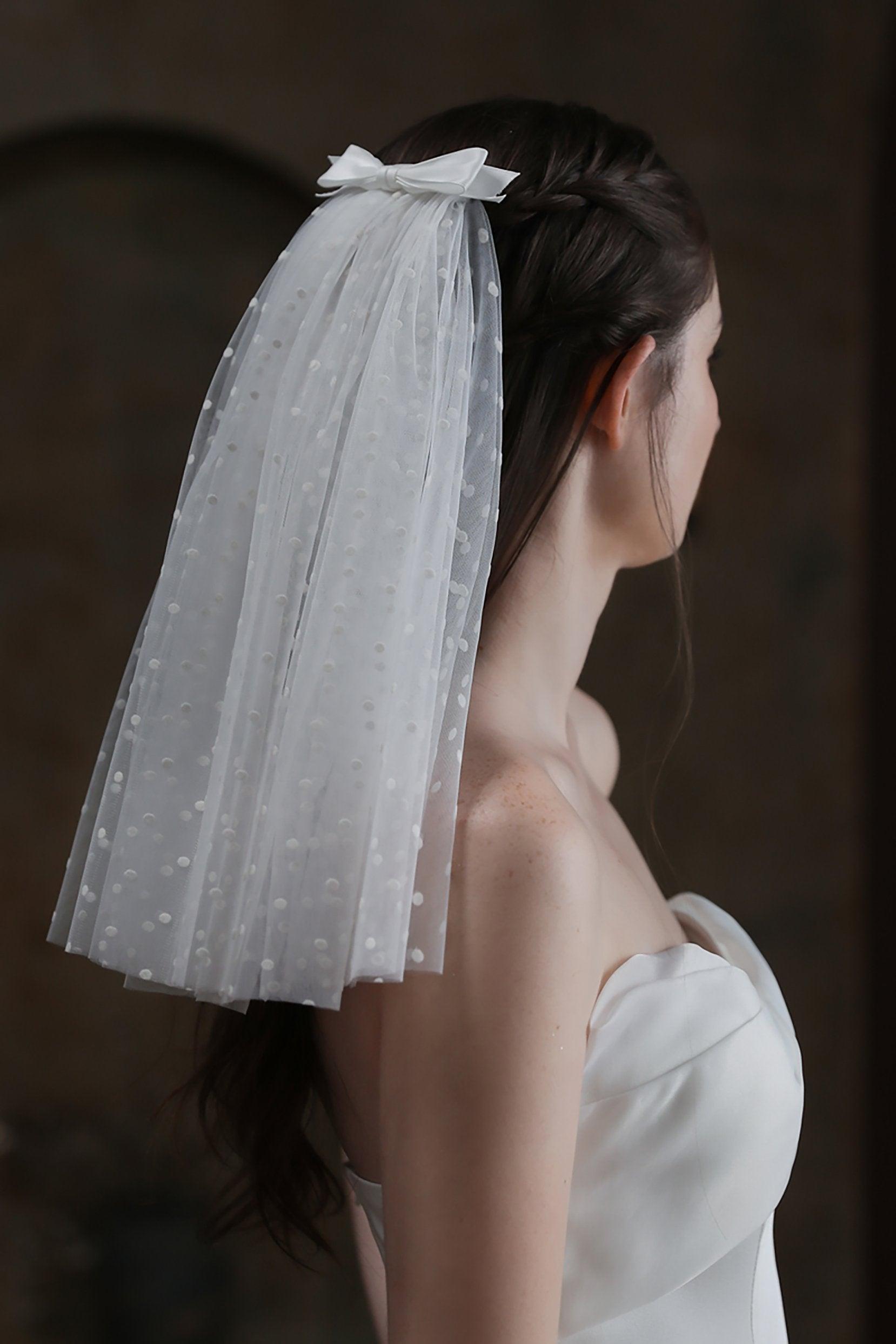 One-tier Cut Edge Tulle Shoulder Veils with Bow CV0304 - COCOMELODY