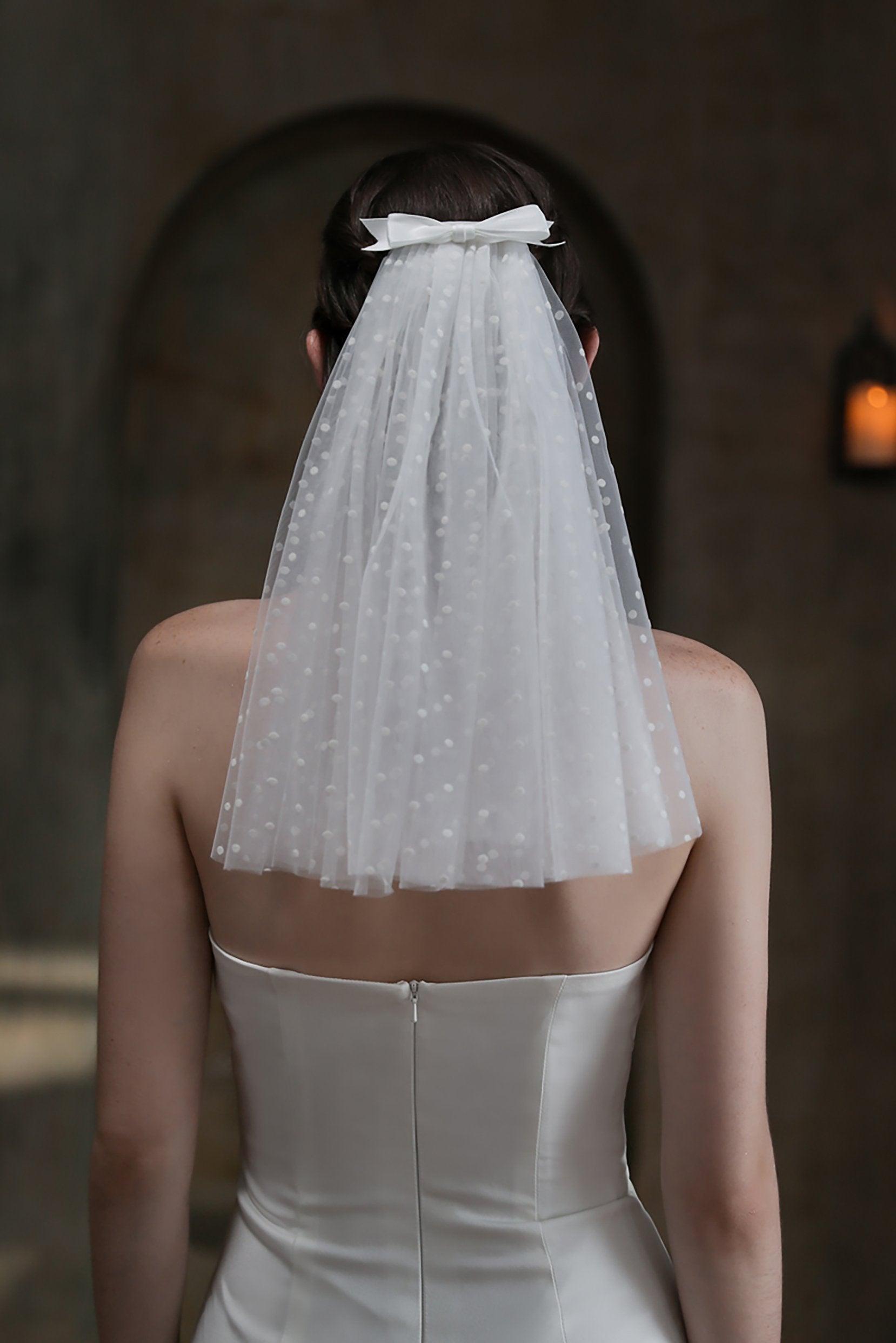 One-tier Cut Edge Tulle Shoulder Veils with Bow CV0304 - COCOMELODY