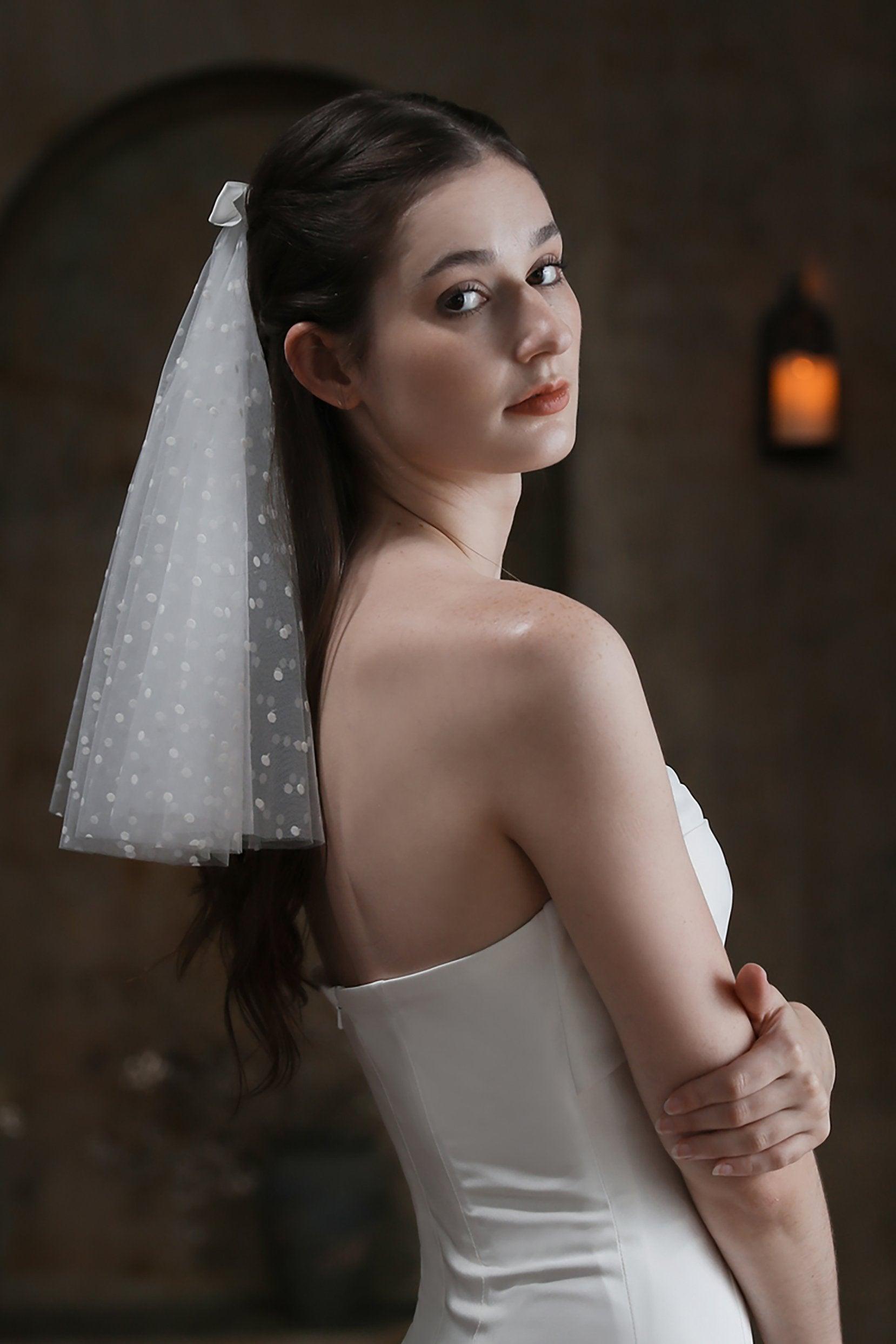 One-tier Cut Edge Tulle Shoulder Veils with Bow CV0304 - COCOMELODY