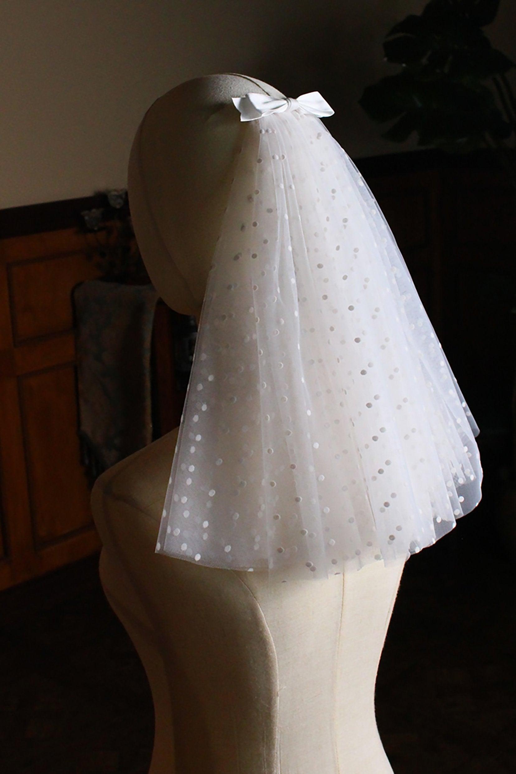 One-tier Cut Edge Tulle Shoulder Veils with Bow CV0304 - COCOMELODY
