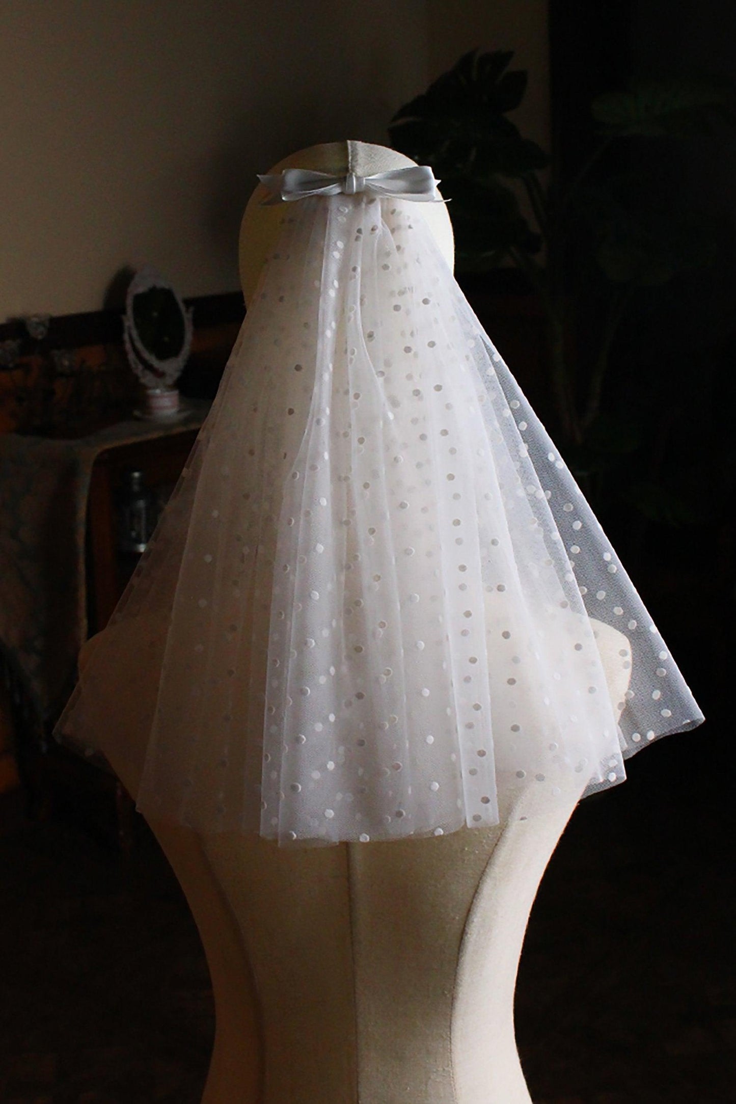 One-tier Cut Edge Tulle Shoulder Veils with Bow CV0304 - COCOMELODY