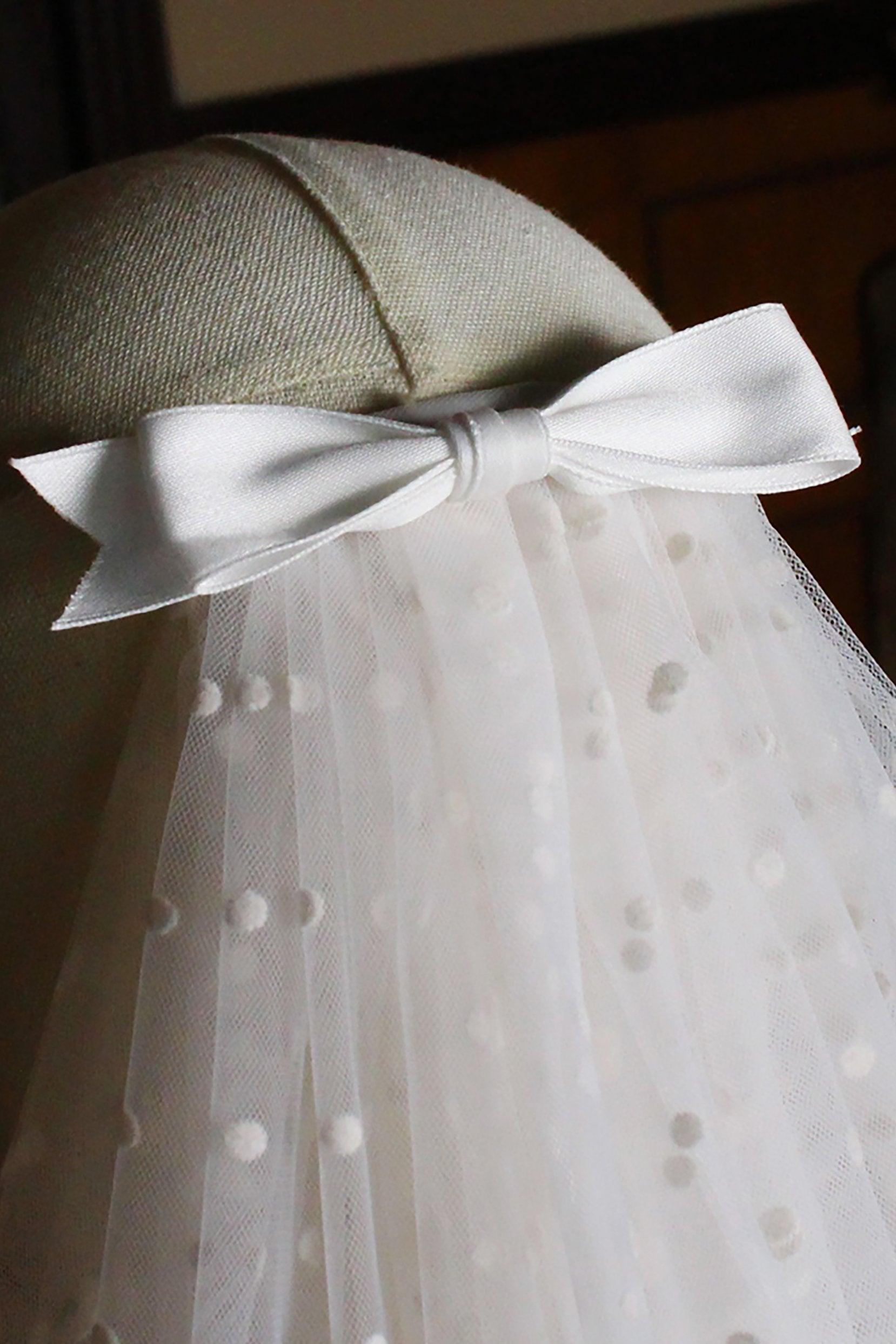 One-tier Cut Edge Tulle Shoulder Veils with Bow CV0304 - COCOMELODY