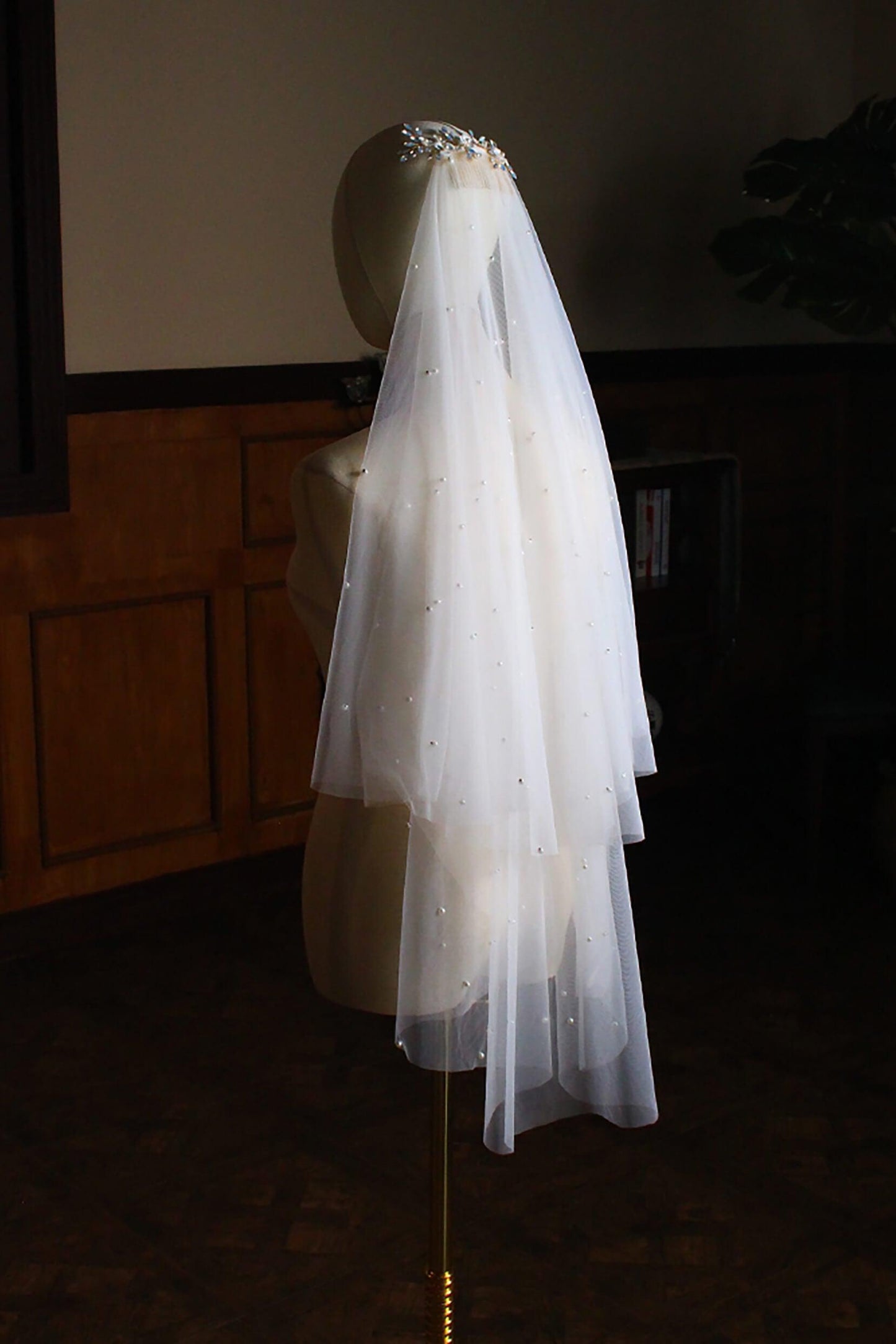 Two-tier Cut Edge Tulle Hip Veils with Appliques Beading CV0305 - COCOMELODY