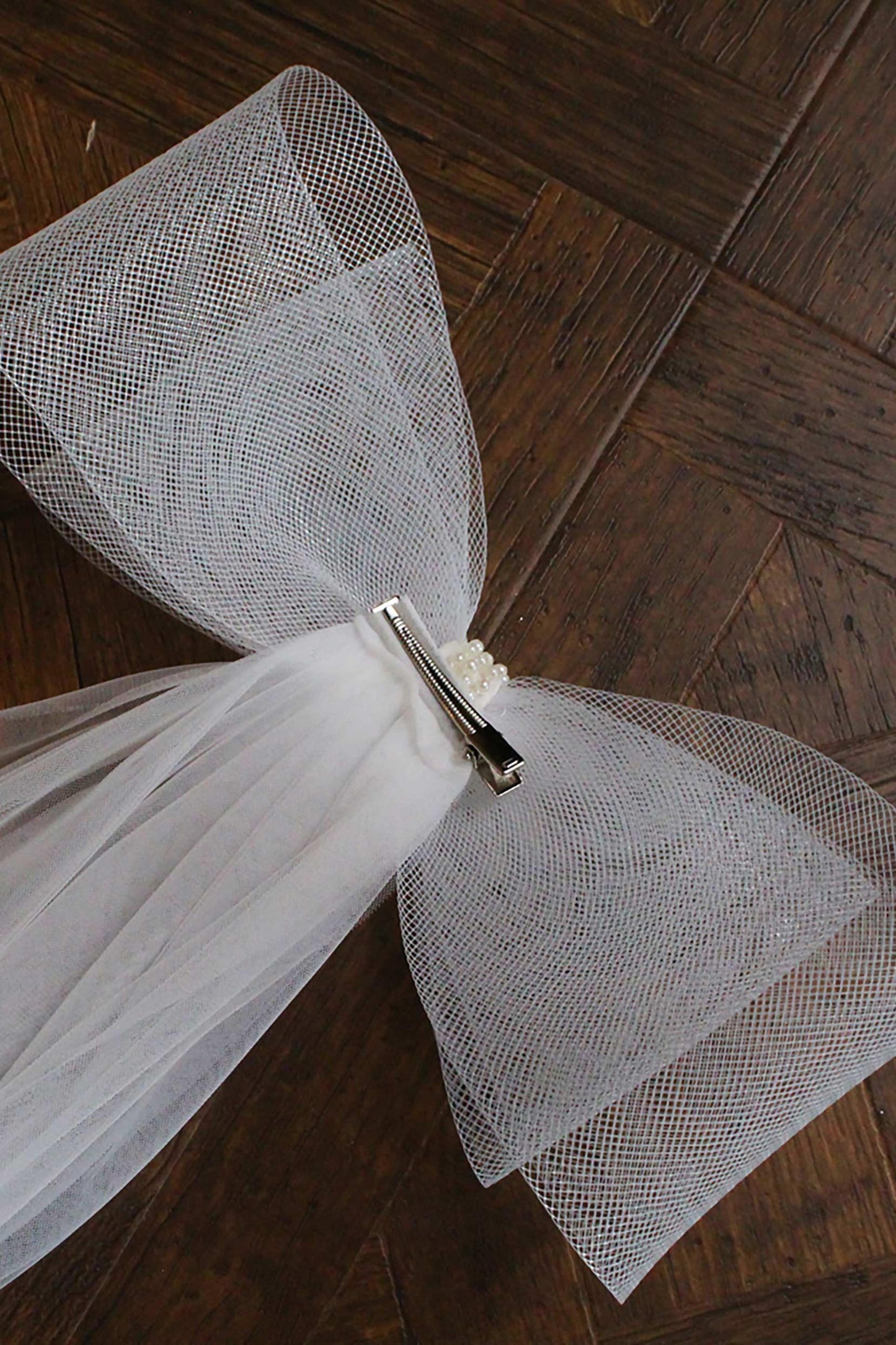 One-tier Cut Edge Tulle Hip Veils with Bow CV0309