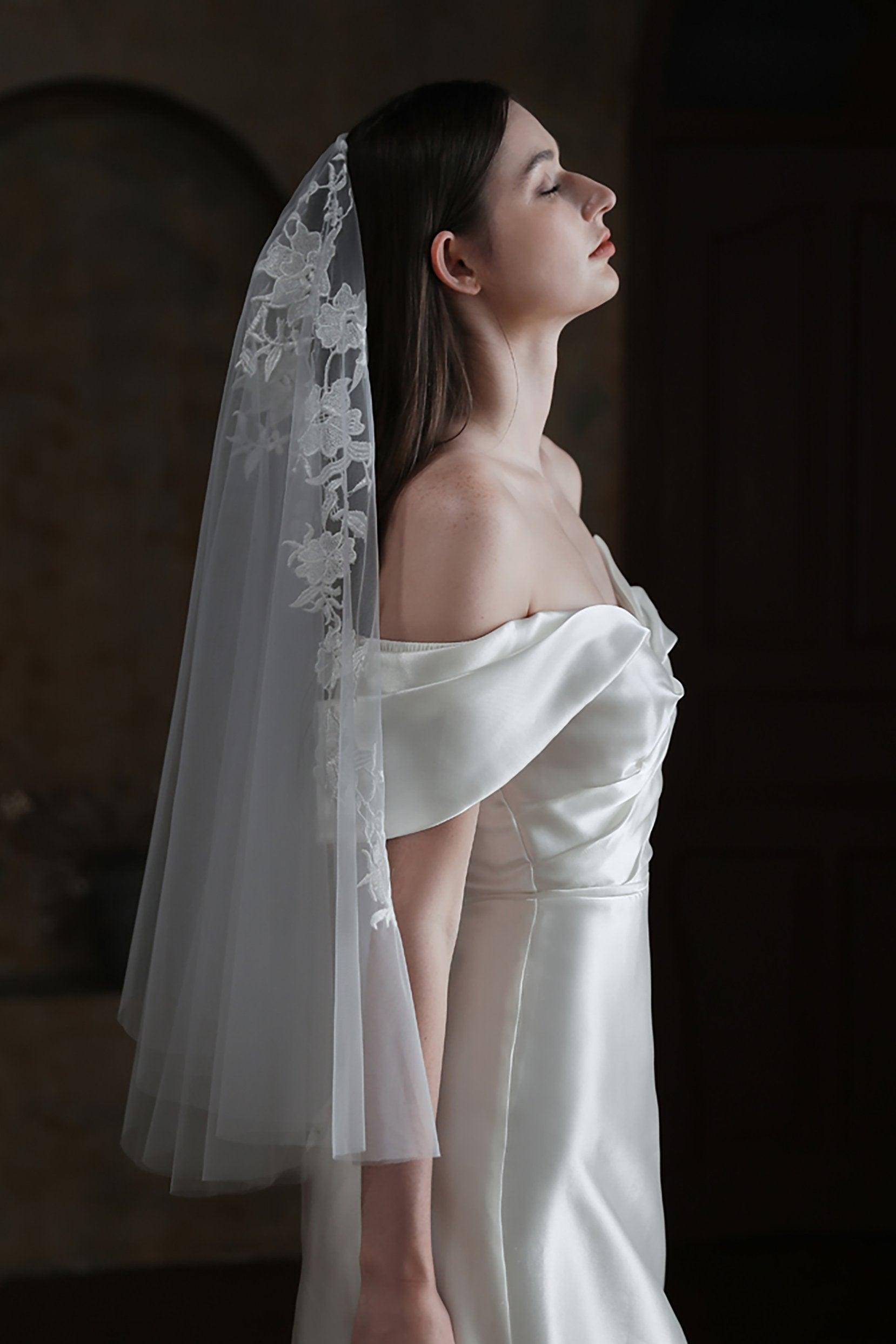 Two-tier Cut Edge Tulle Waist Veils with Appliques CV0310 - COCOMELODY