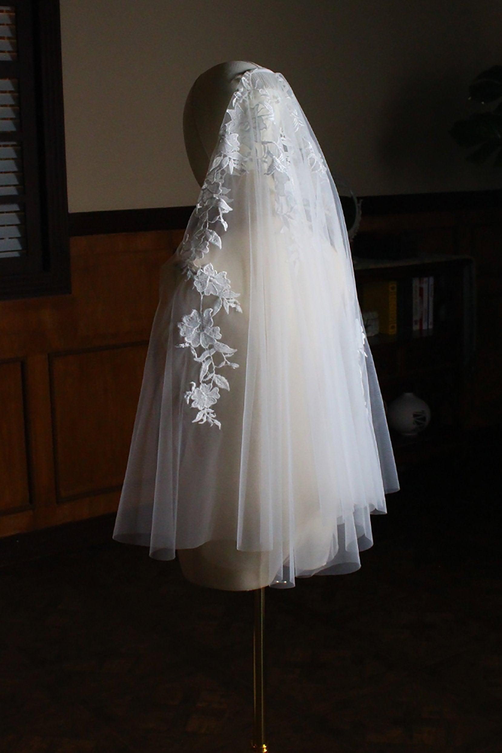 Two-tier Cut Edge Tulle Waist Veils with Appliques CV0310 - COCOMELODY