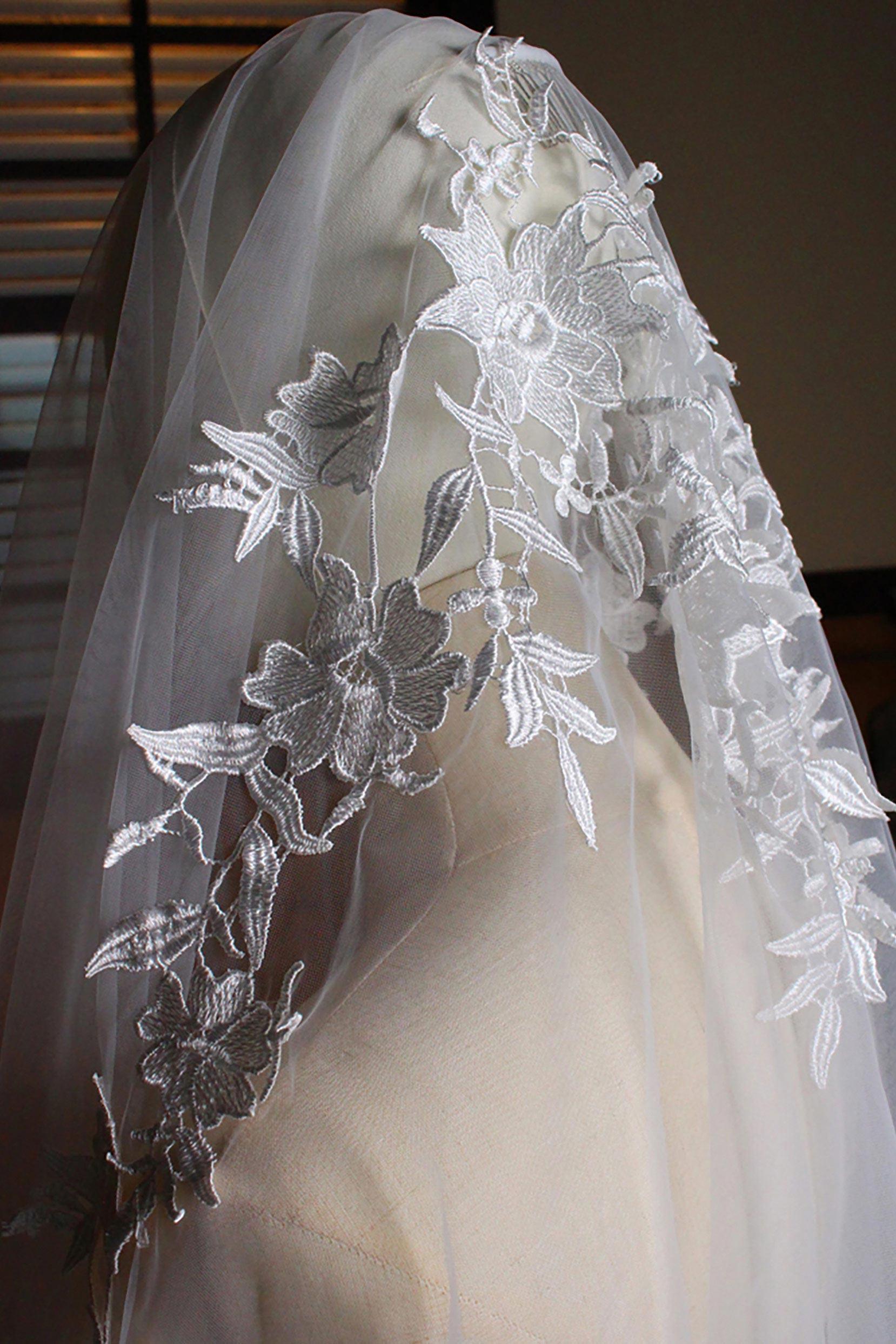 Two-tier Cut Edge Tulle Waist Veils with Appliques CV0310 - COCOMELODY